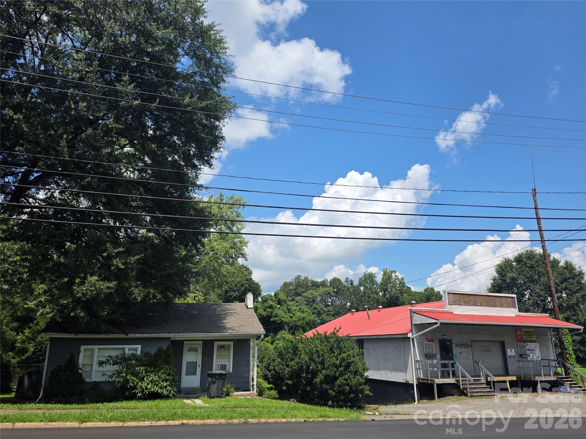 214 E Trade Street Property Photo 7