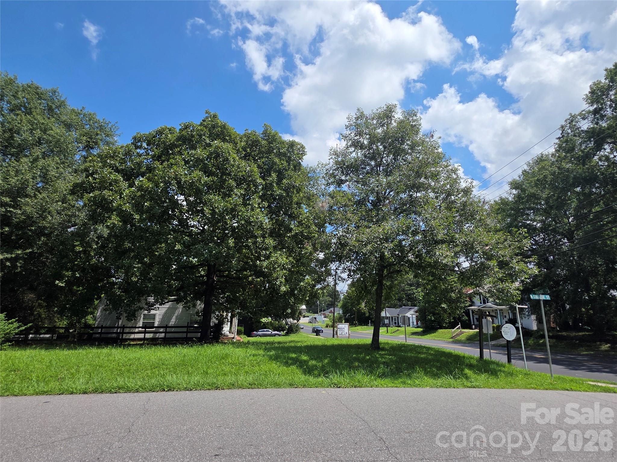 214 E Trade Street Property Photo 11