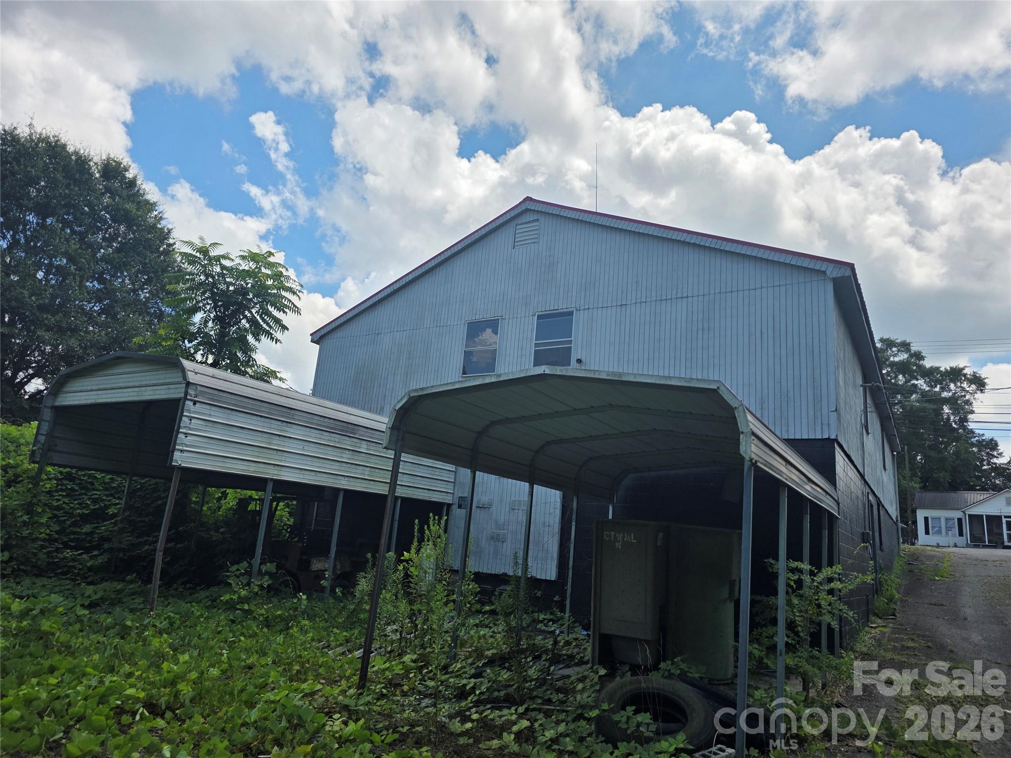 214 E Trade Street Property Photo 12