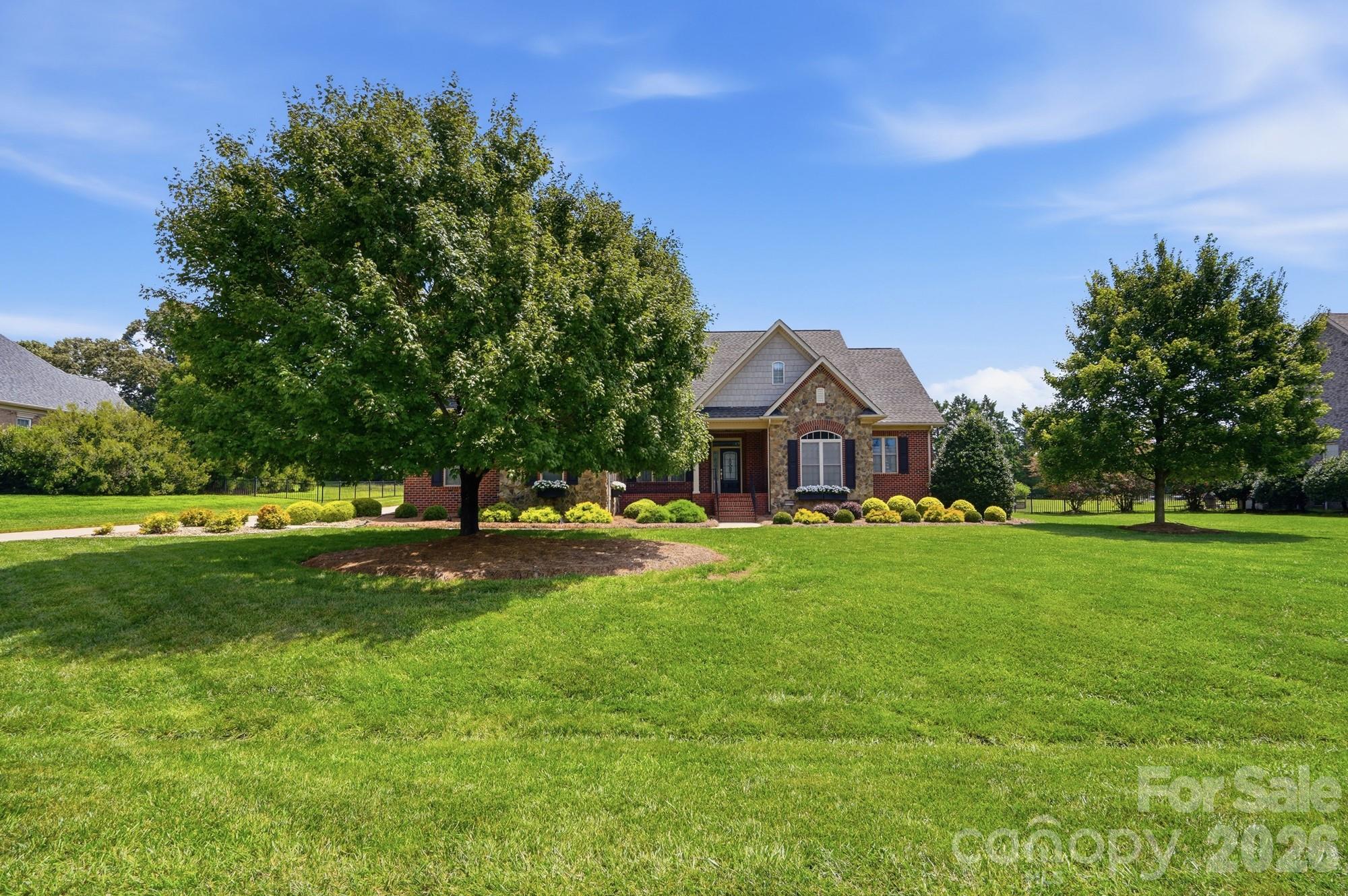2712 Smith Field Drive Property Photo 3