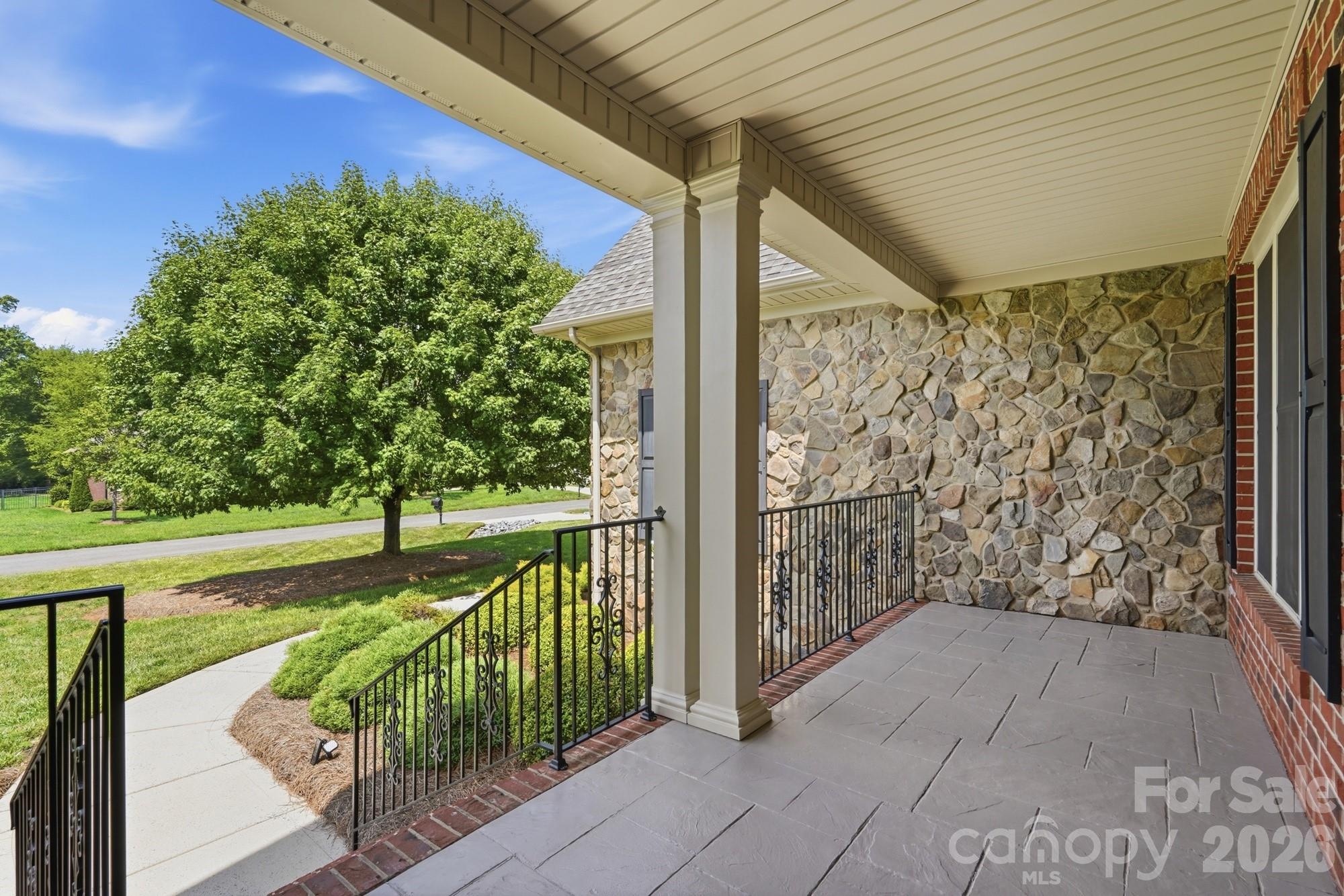 2712 Smith Field Drive Property Photo 6
