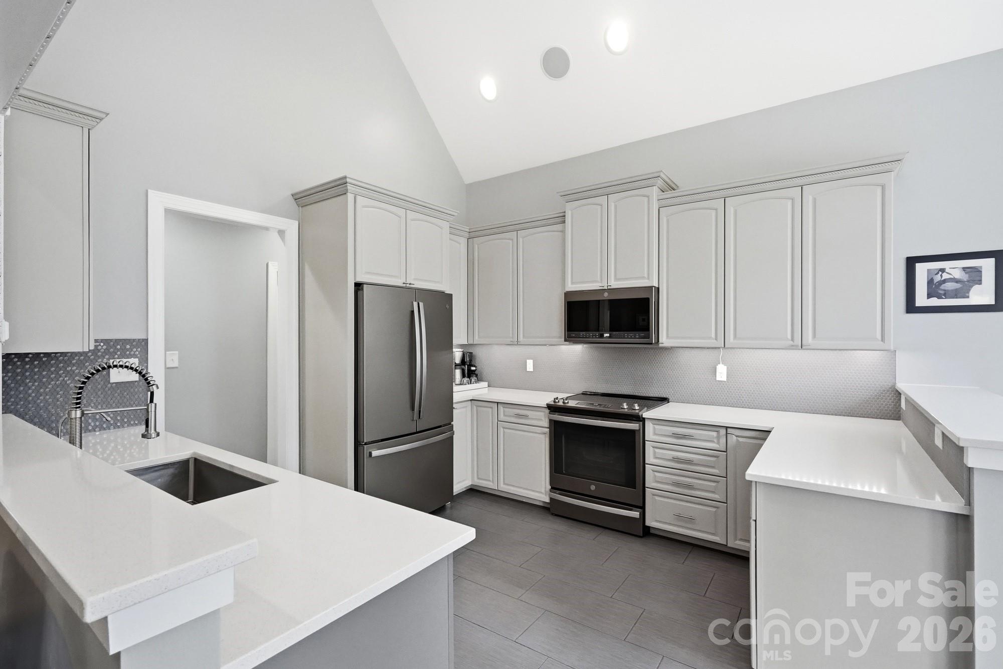 2712 Smith Field Drive Property Photo 8