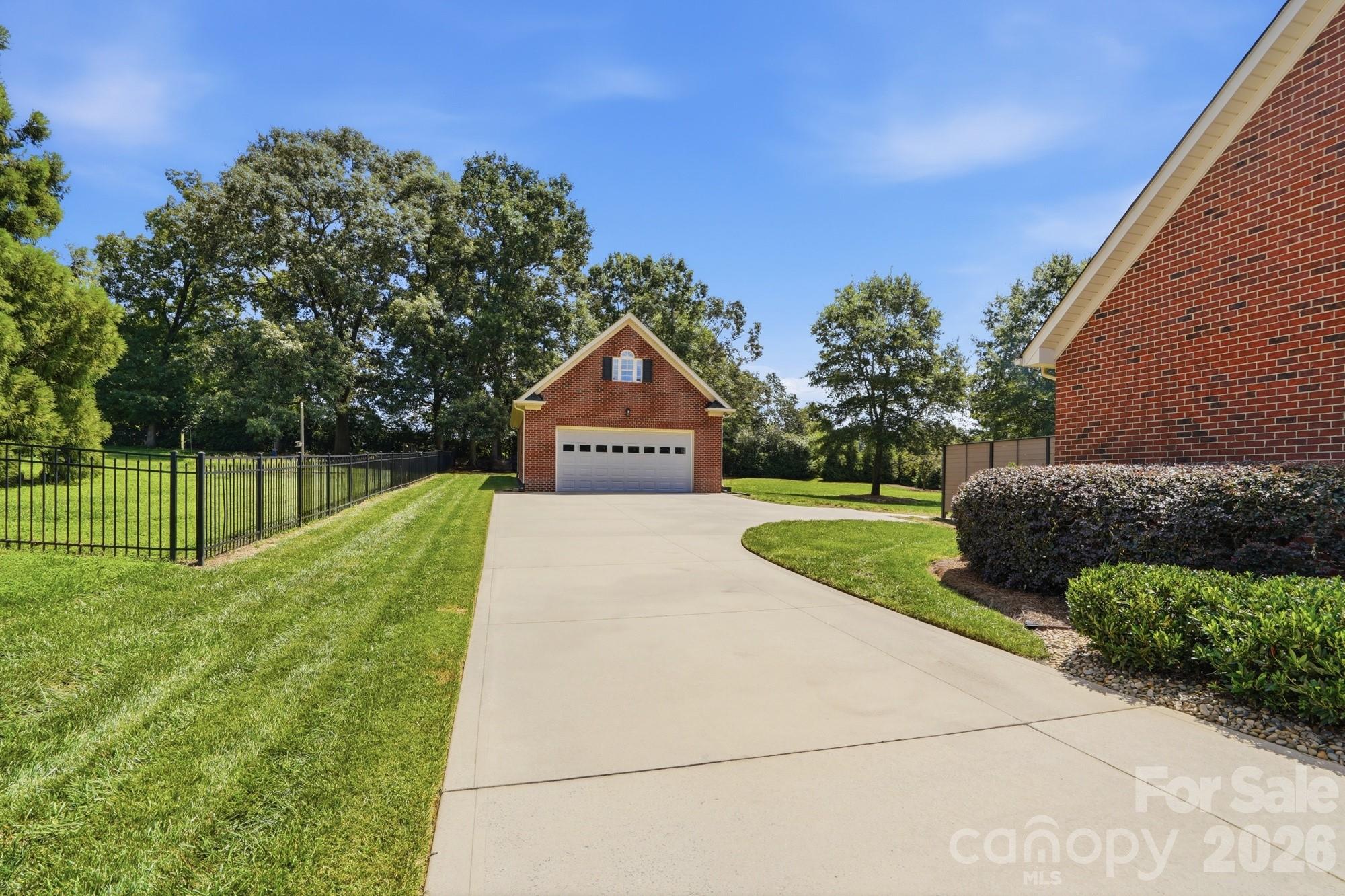 2712 Smith Field Drive Property Photo 34