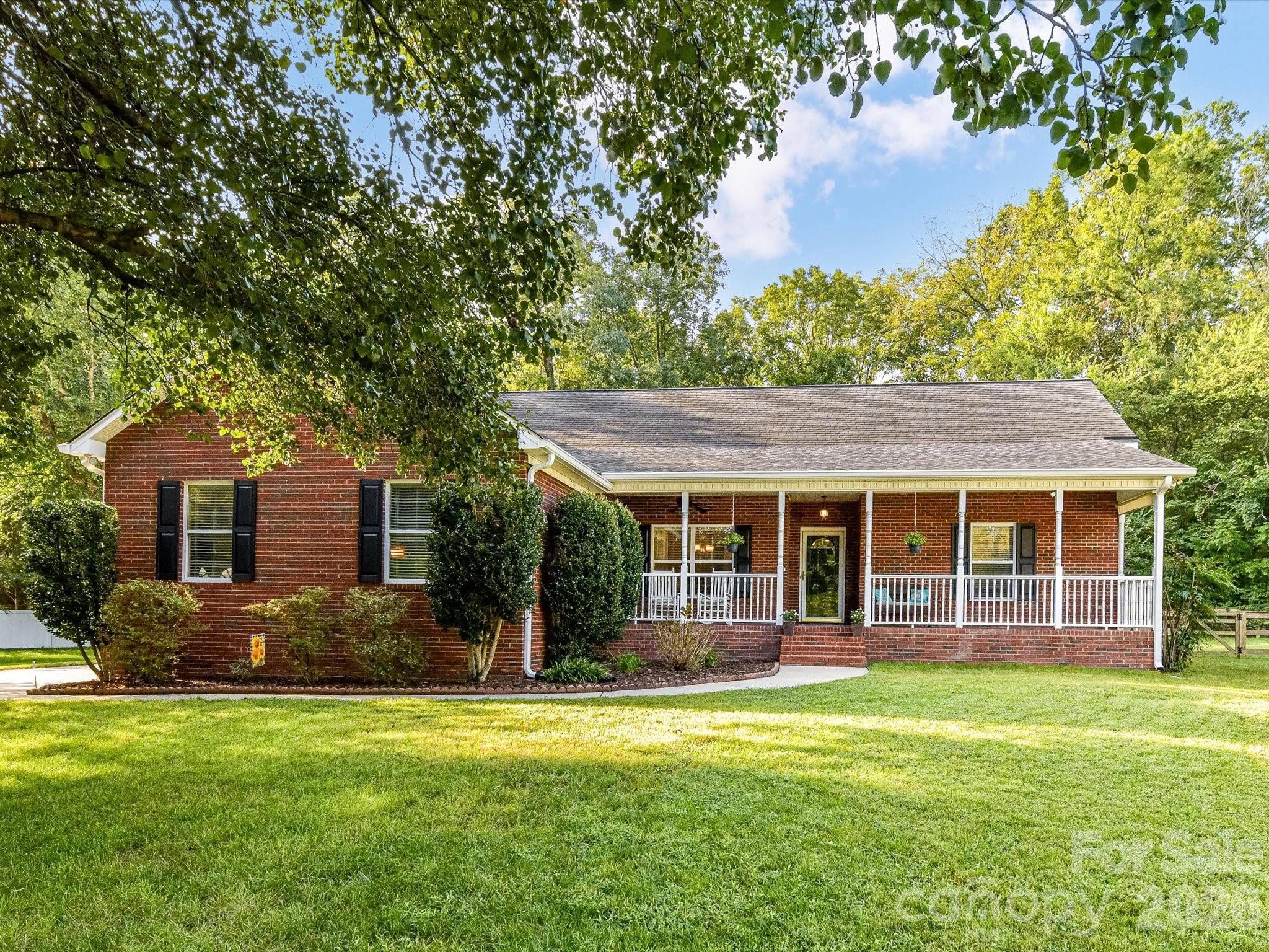 8227 Laurel Oak Court Property Photo 1