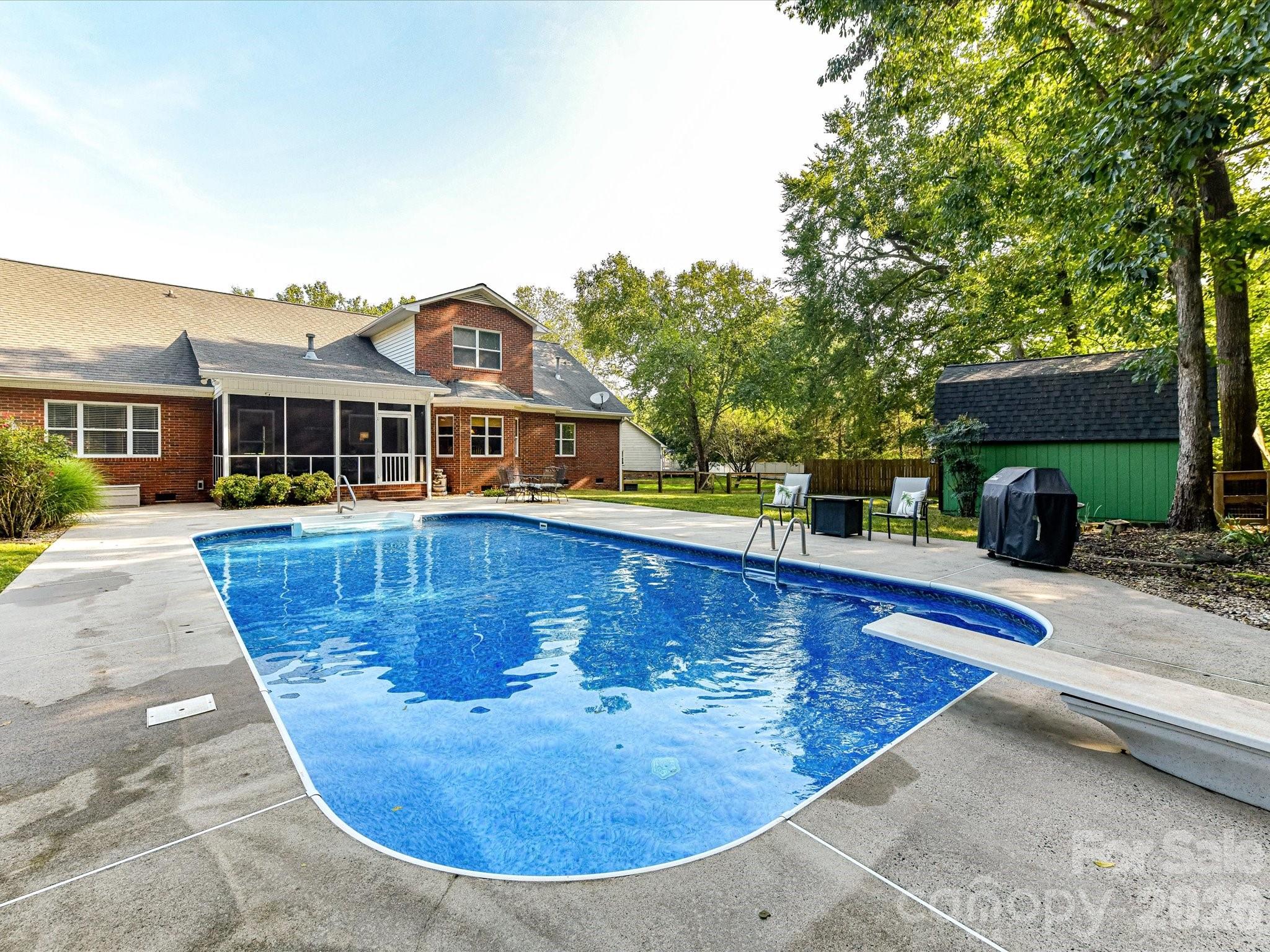 8227 Laurel Oak Court Property Photo 2