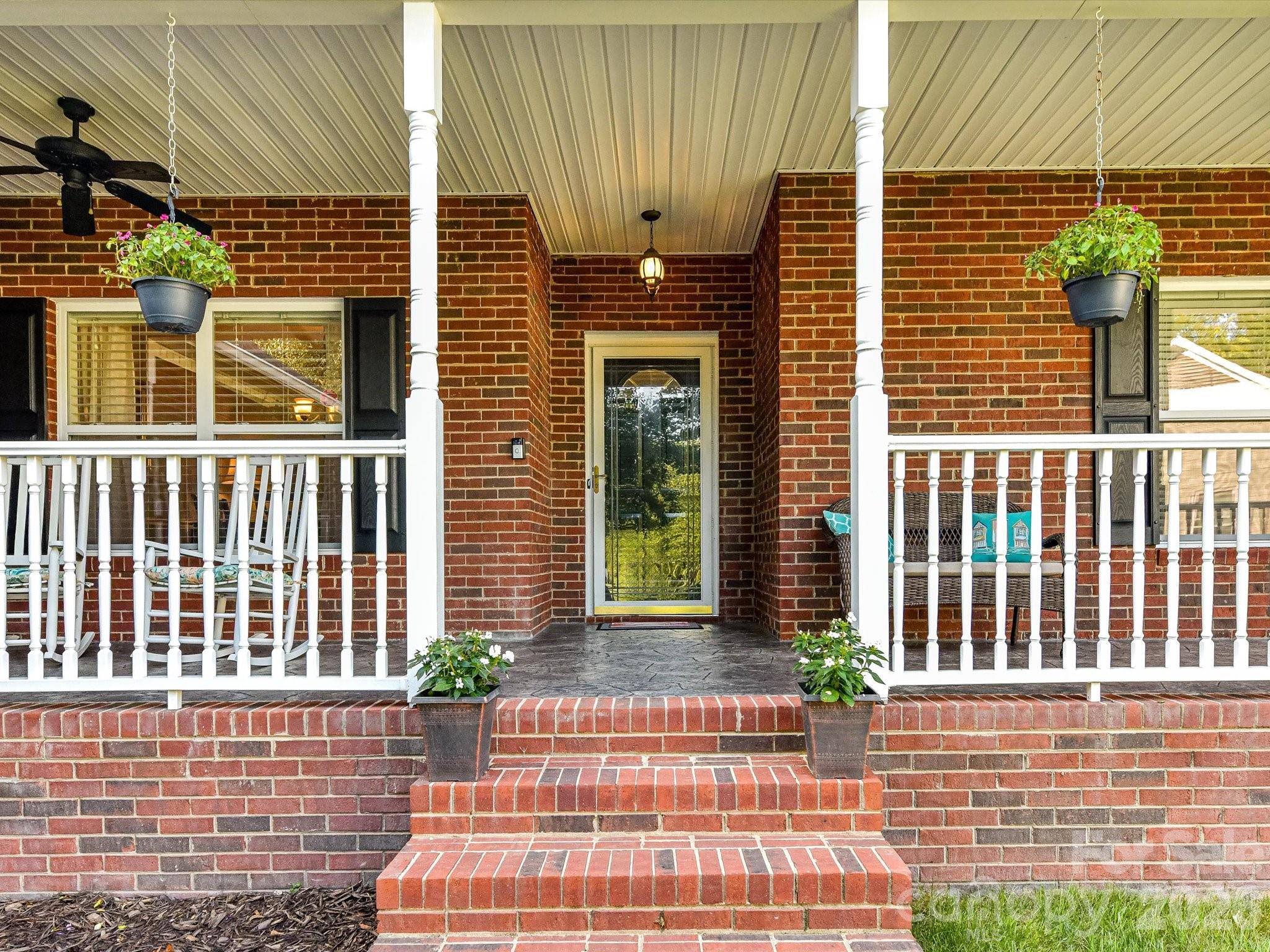8227 Laurel Oak Court Property Photo 3
