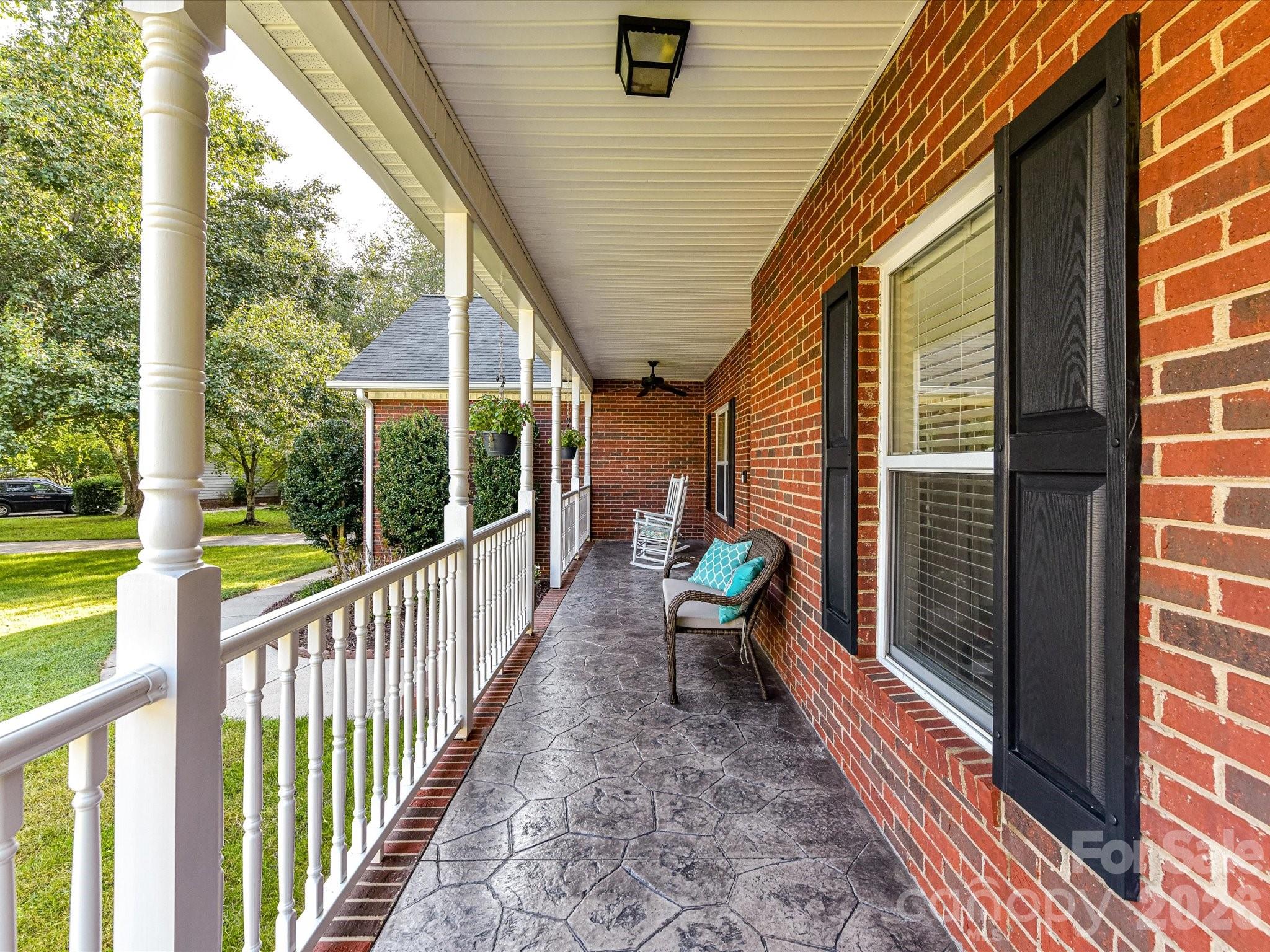 8227 Laurel Oak Court Property Photo 4