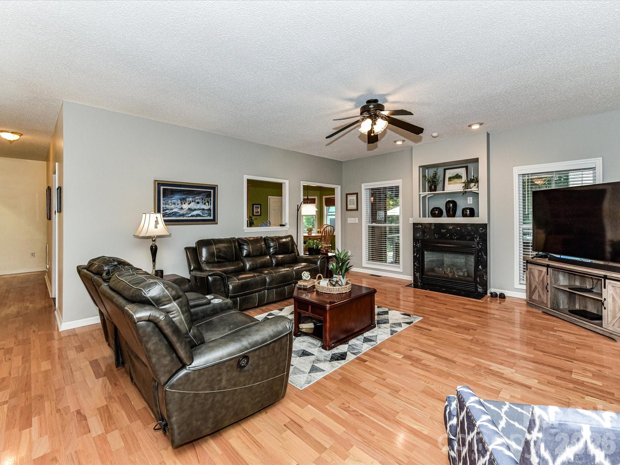 8227 Laurel Oak Court Property Photo 6