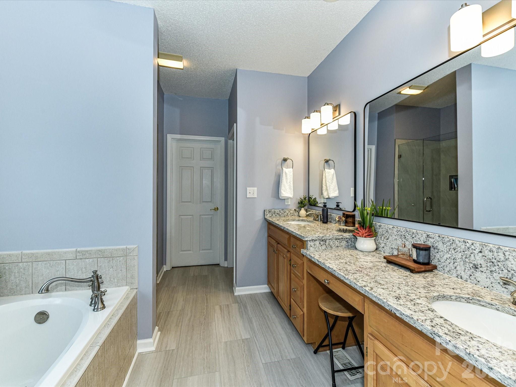 8227 Laurel Oak Court Property Photo 17