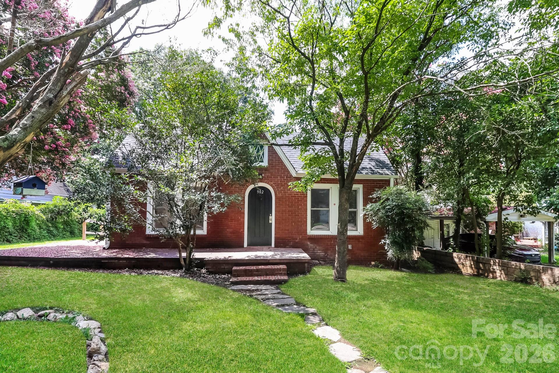 902 Venus Street Property Photo 1