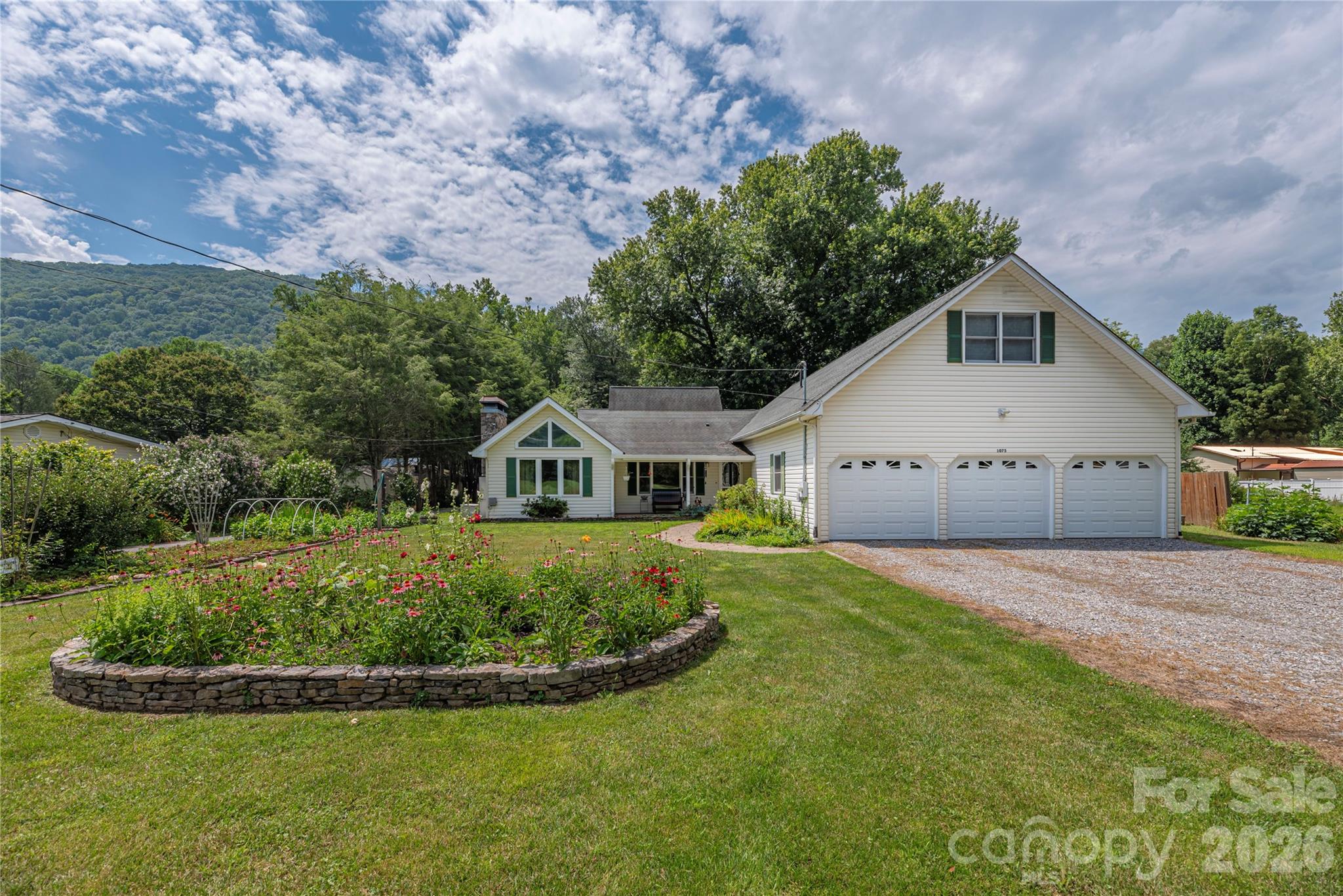 1075 Moody Farm Road Property Photo 1