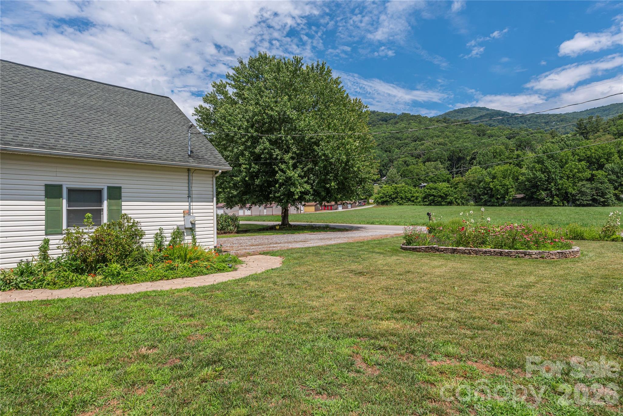 1075 Moody Farm Road Property Photo 2