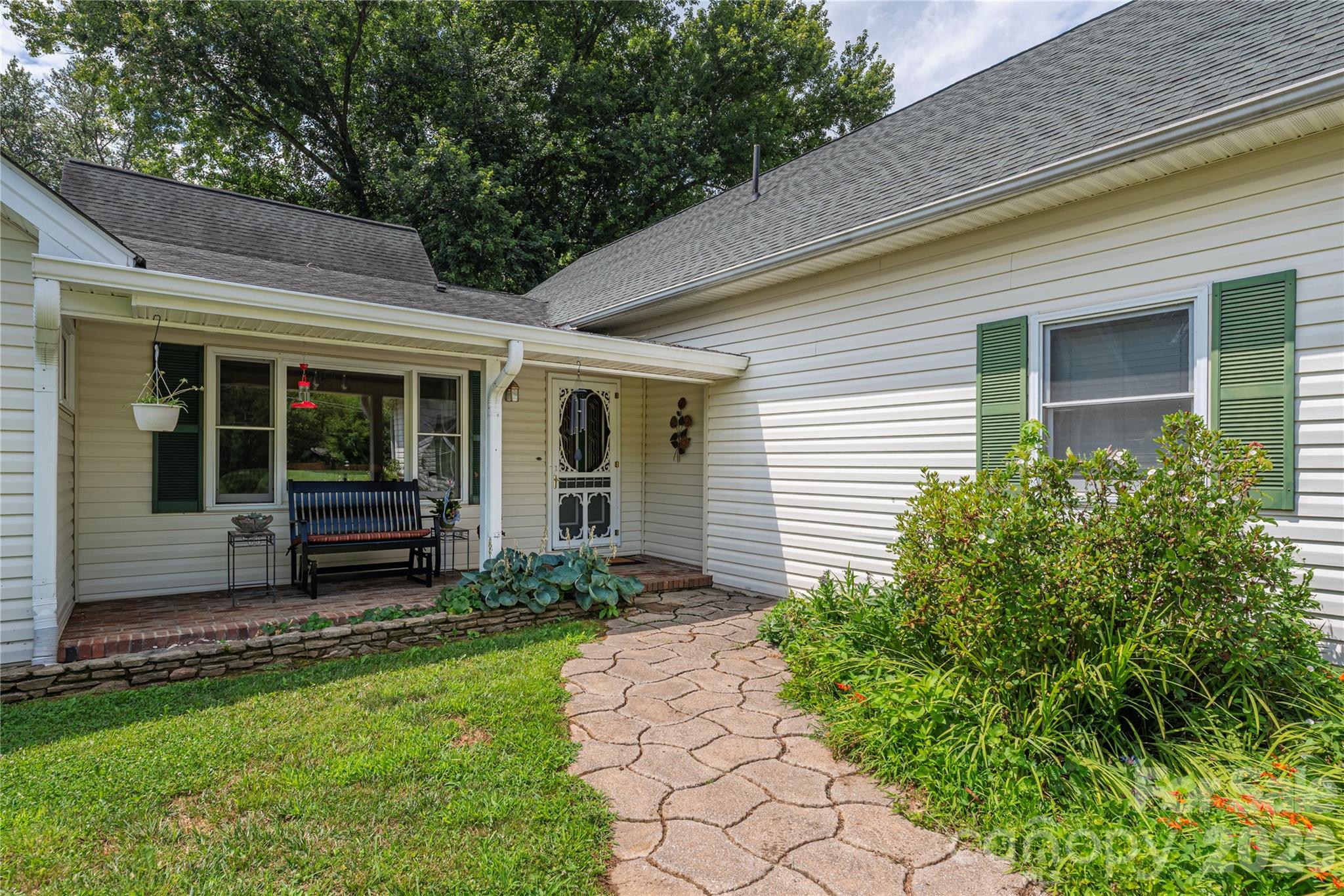 1075 Moody Farm Road Property Photo 3