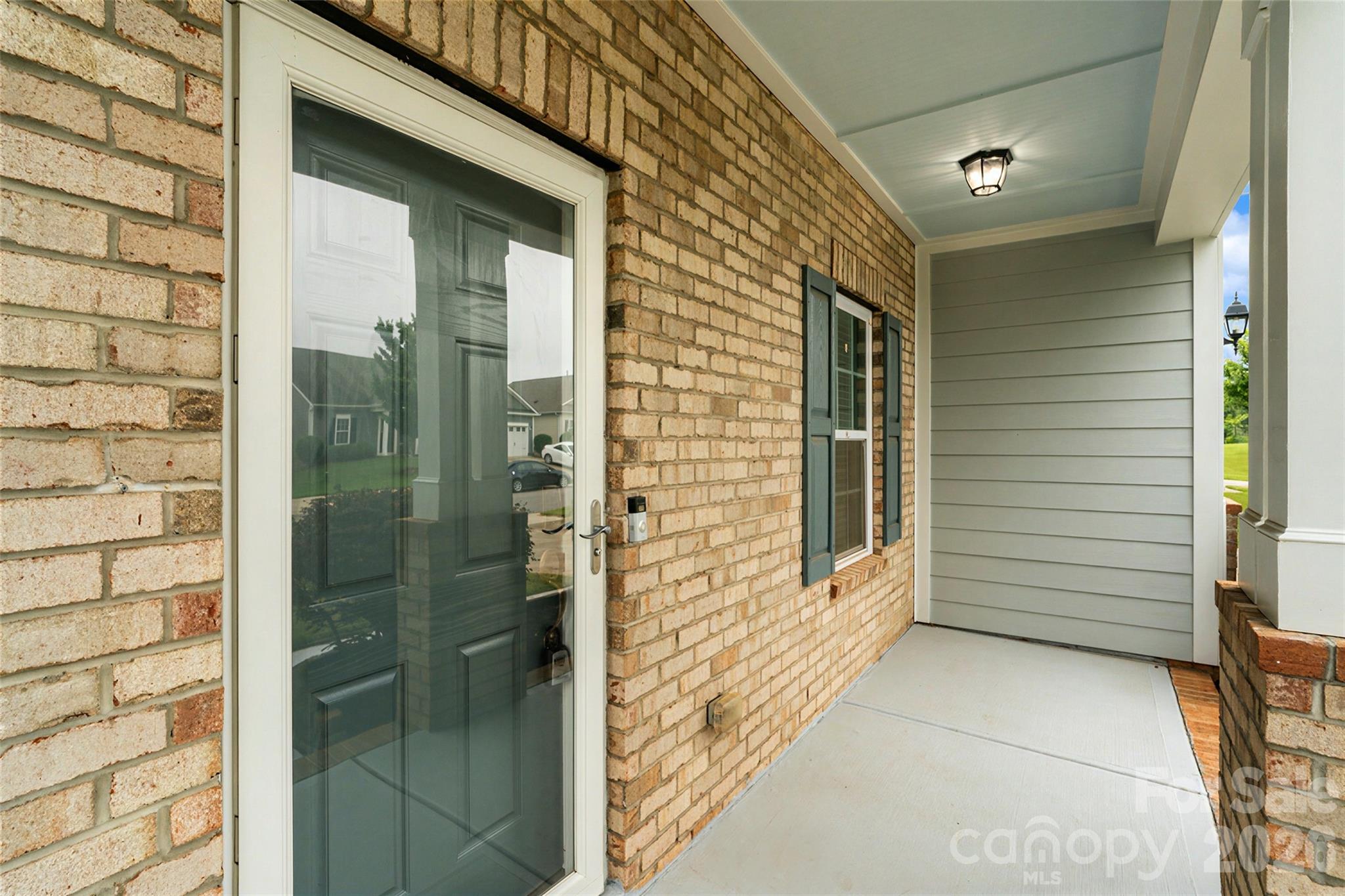 175 Glastonbury Drive Property Photo 2
