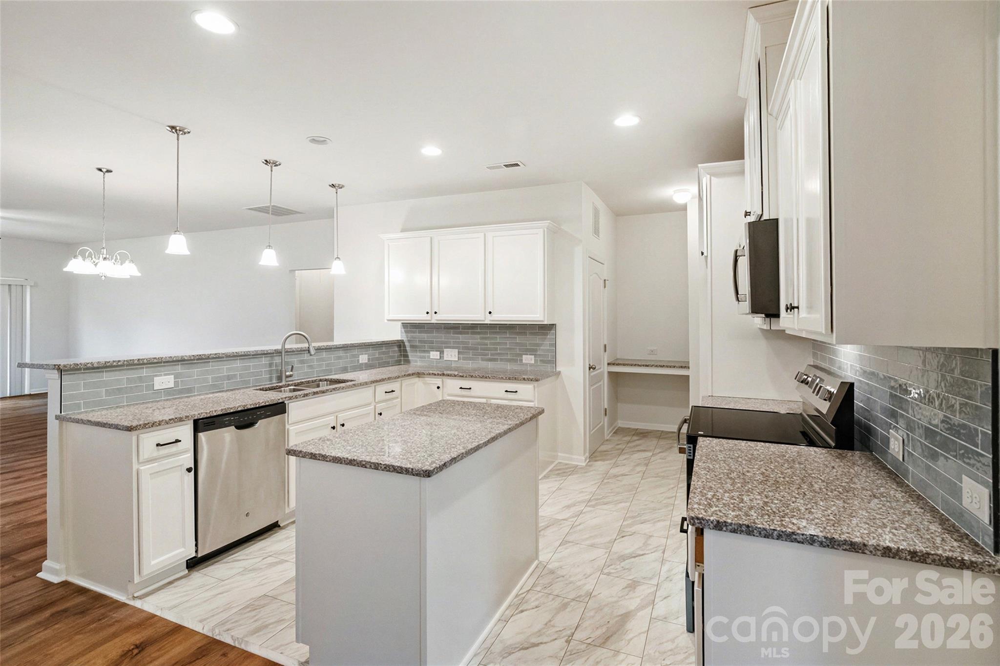175 Glastonbury Drive Property Photo 10