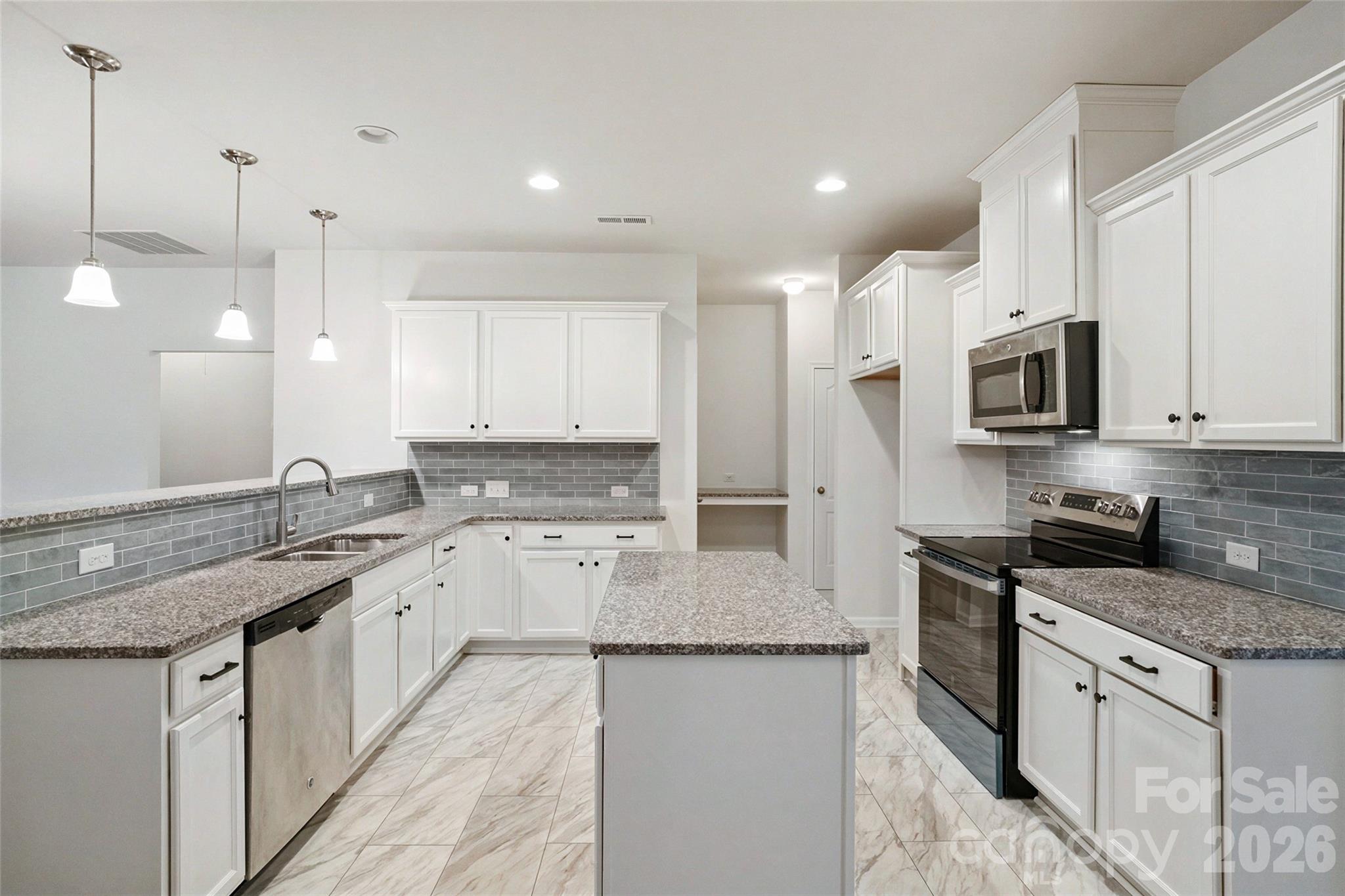 175 Glastonbury Drive Property Photo 11