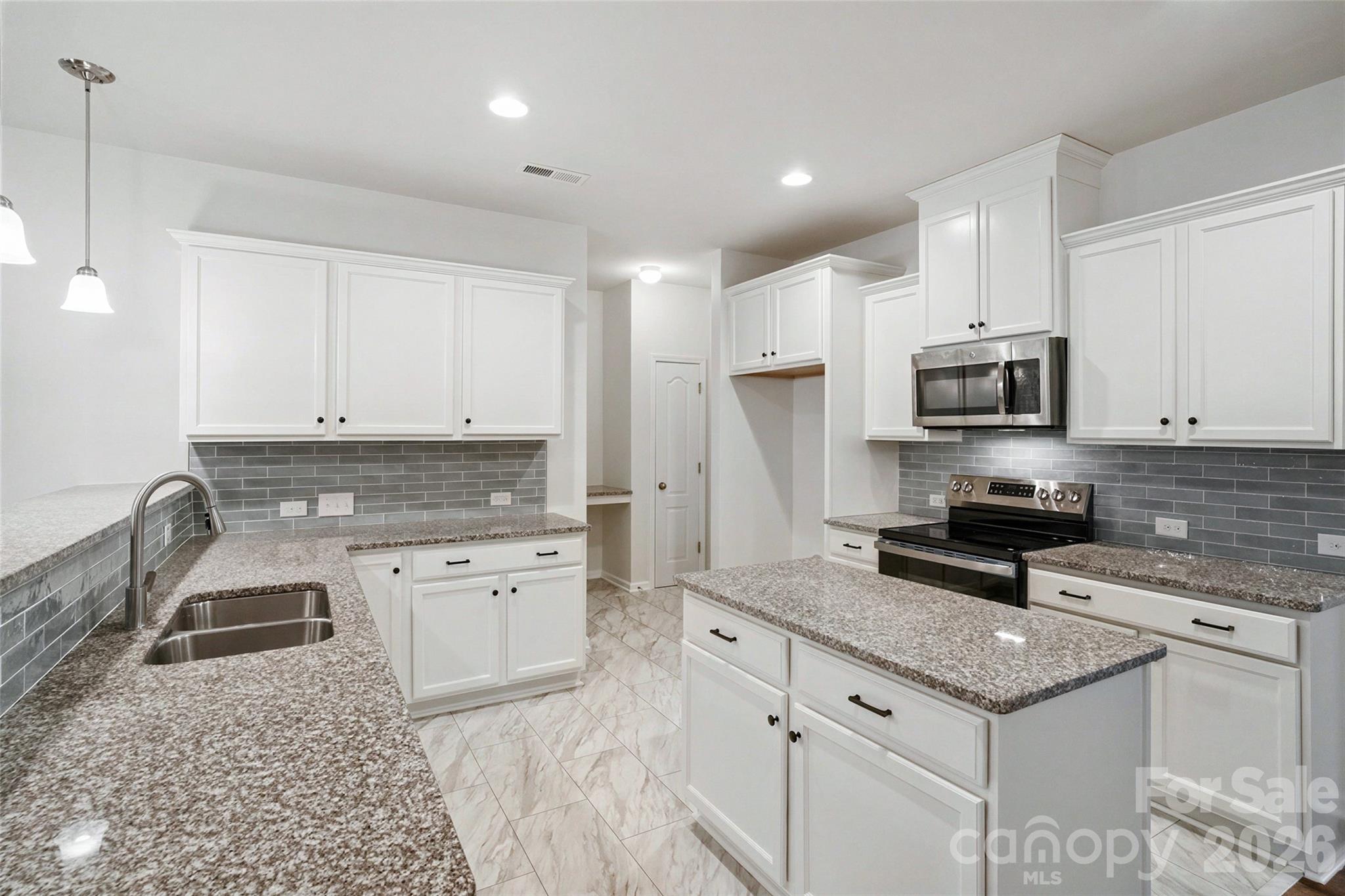 175 Glastonbury Drive Property Photo 12