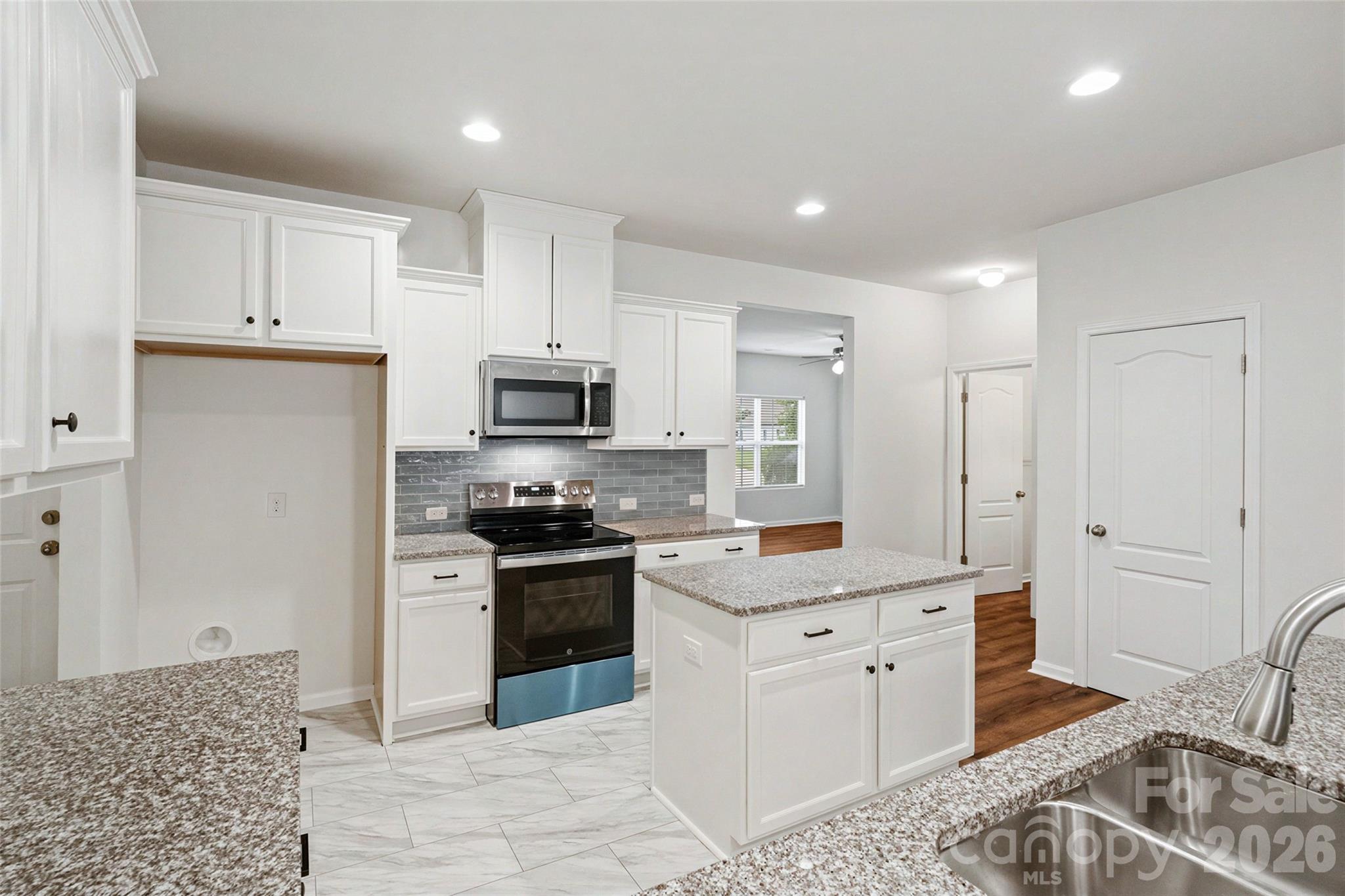 175 Glastonbury Drive Property Photo 13