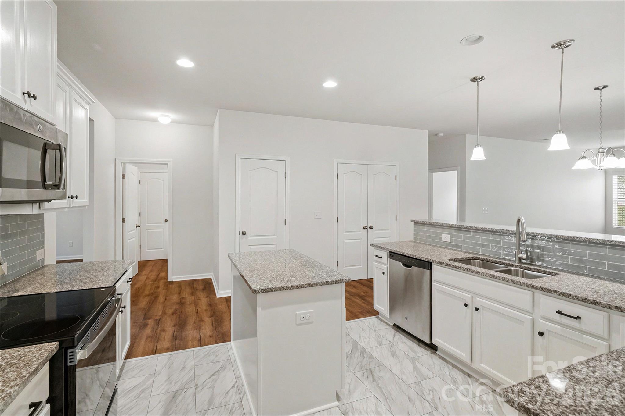 175 Glastonbury Drive Property Photo 14