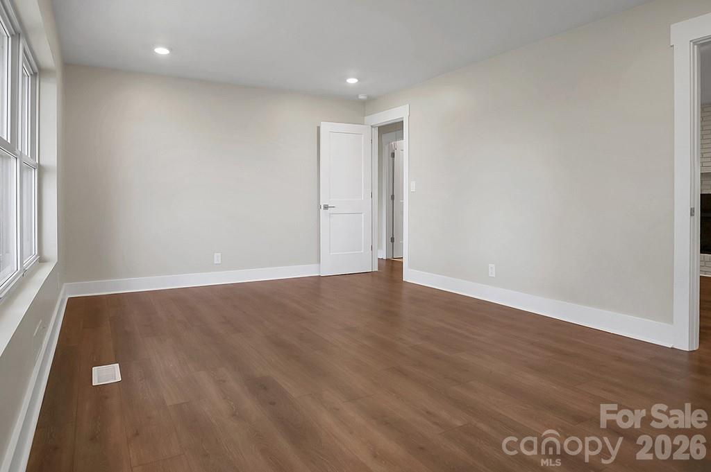 238 Davis Road Property Photo 6