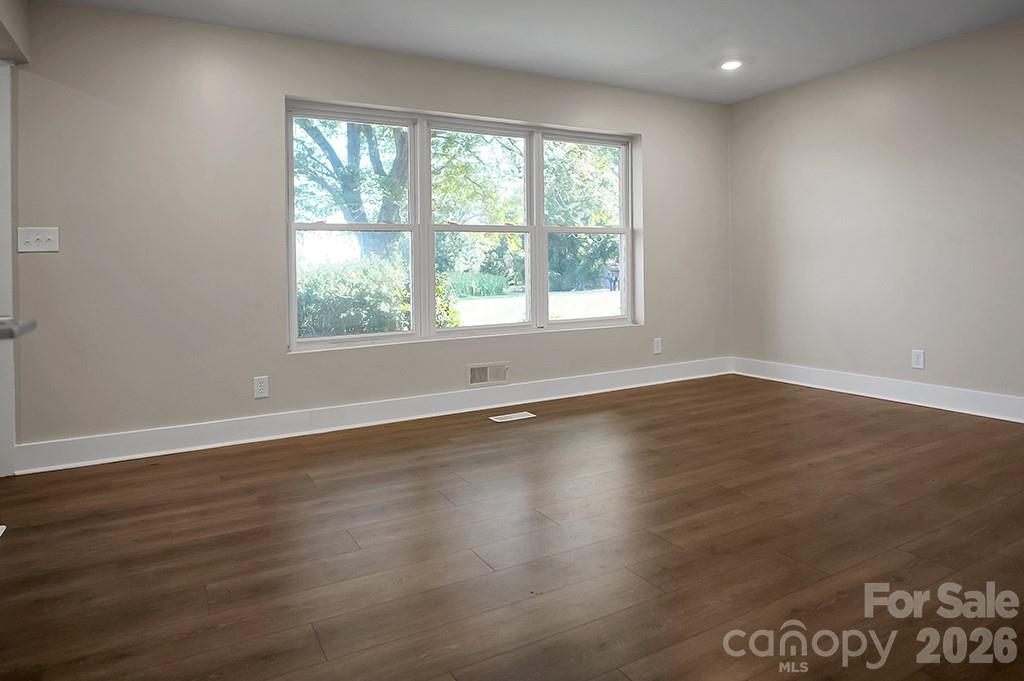 238 Davis Road Property Photo 7