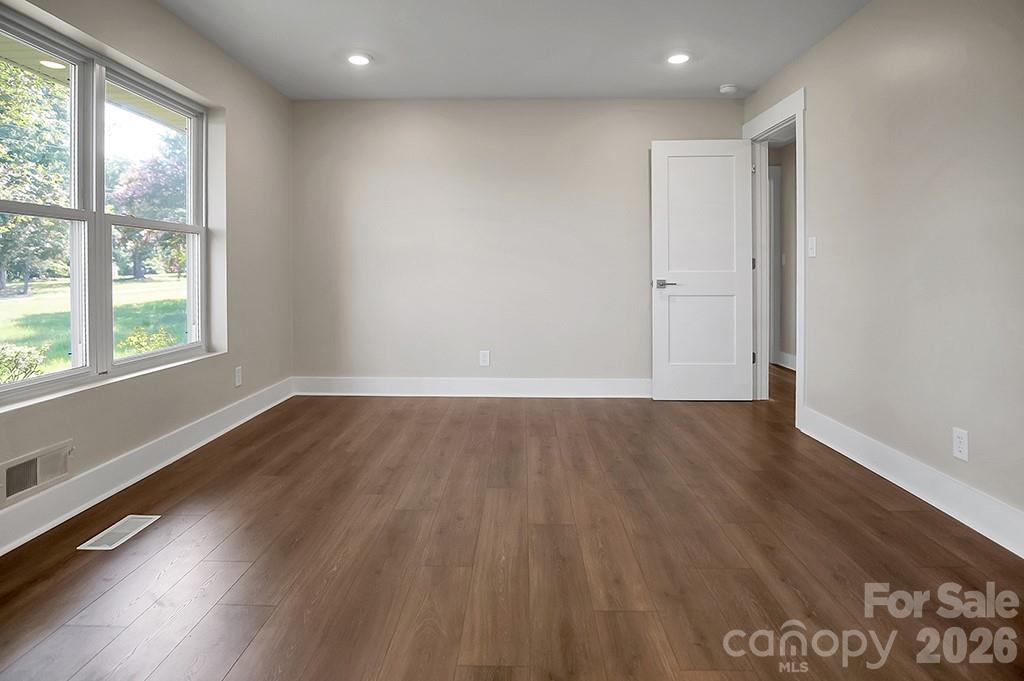 238 Davis Road Property Photo 8