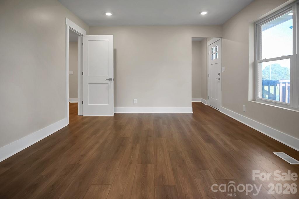 238 Davis Road Property Photo 9