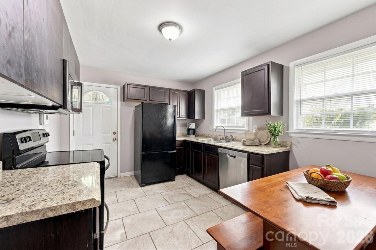 1400 Lasalle Street Property Photo 5