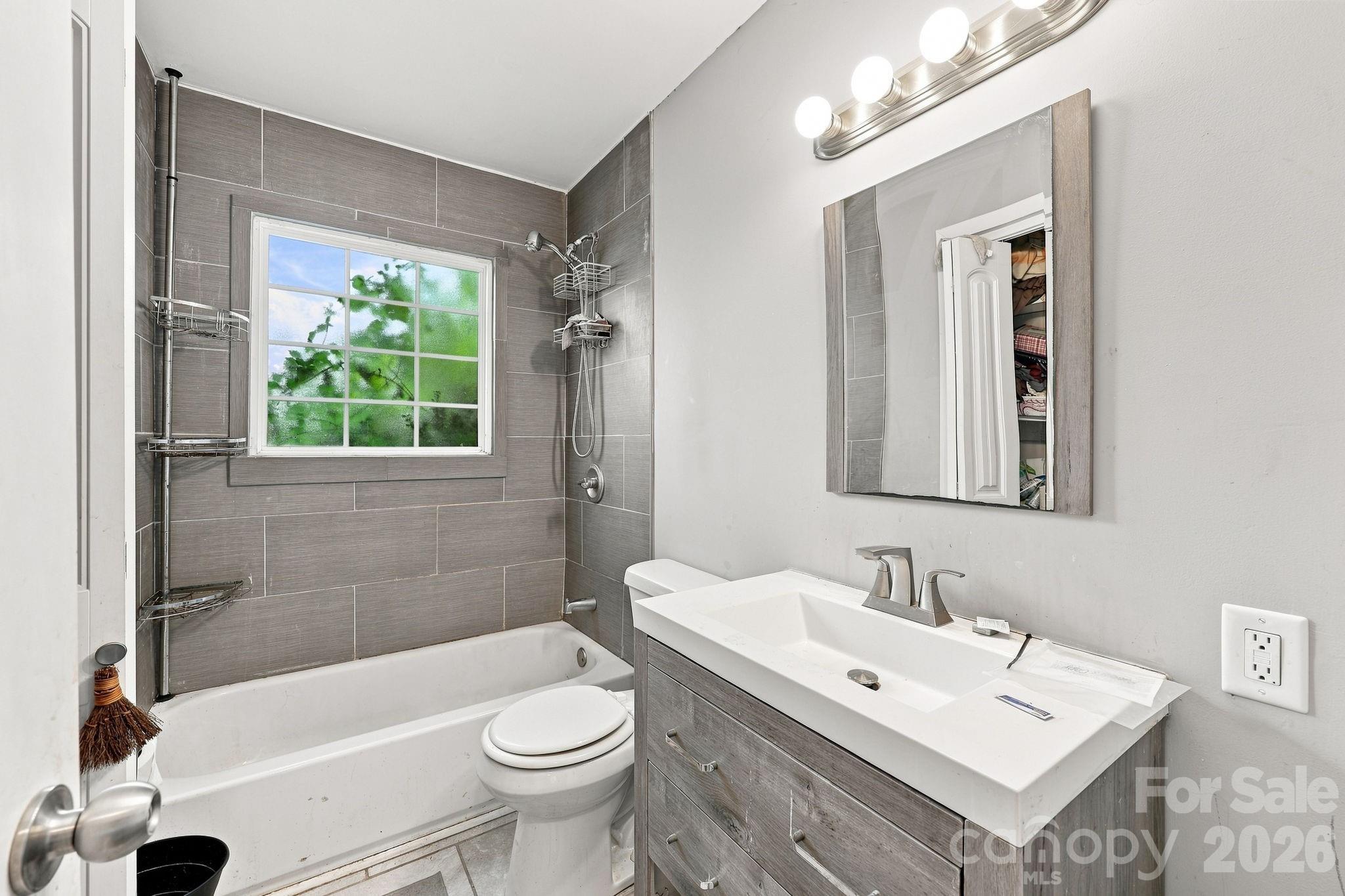 1400 Lasalle Street Property Photo 8