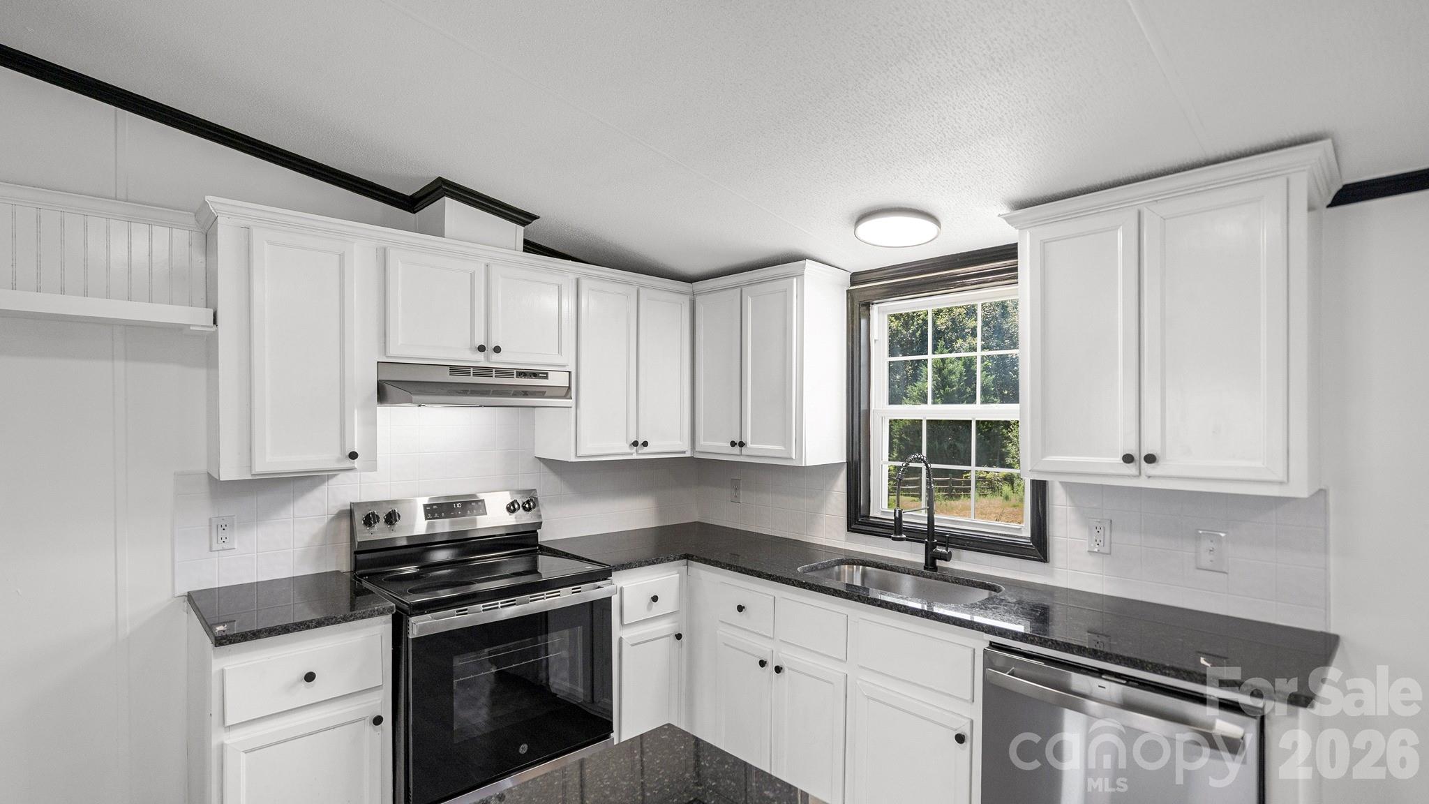 178 Zircon Drive Property Photo 12