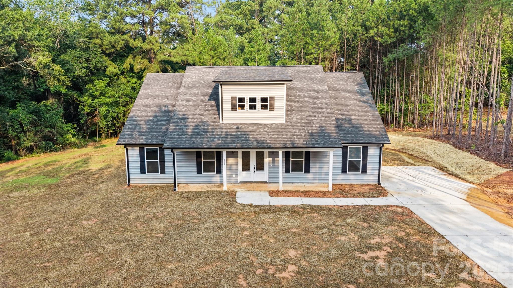 210 Silver Creek Drive Property Photo 13