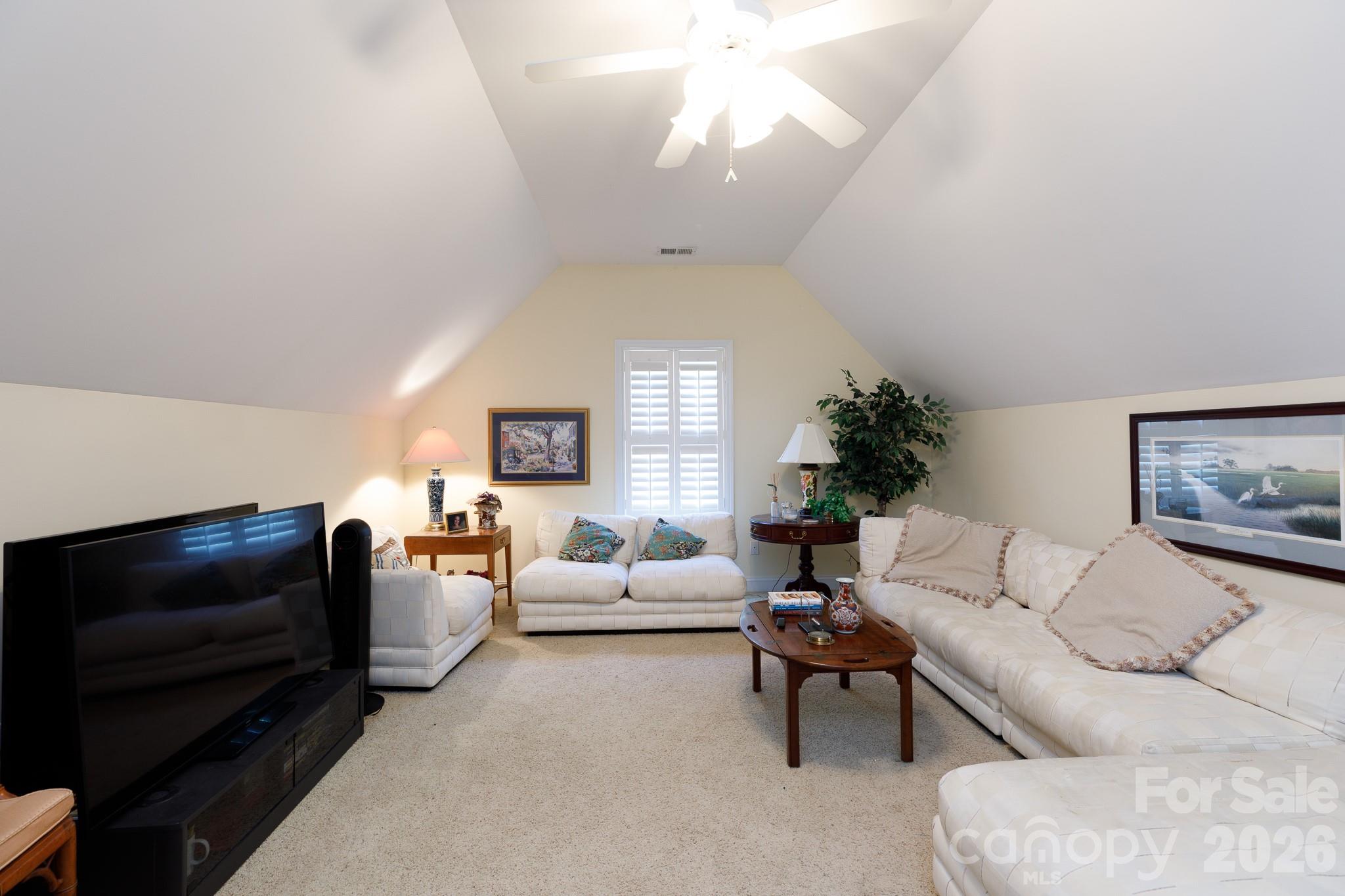 952 Lake Club Drive Property Photo 19