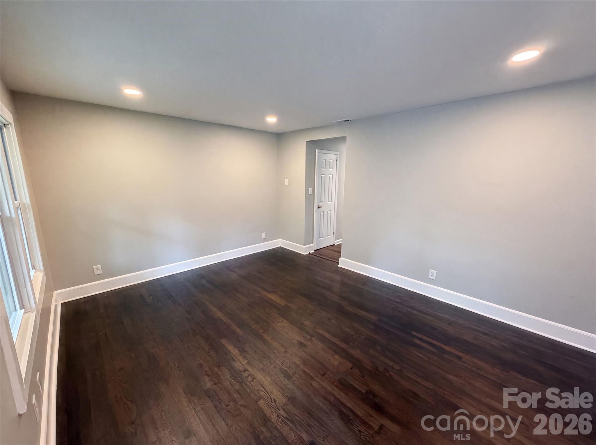 528 Kentbrook Drive Property Photo 3