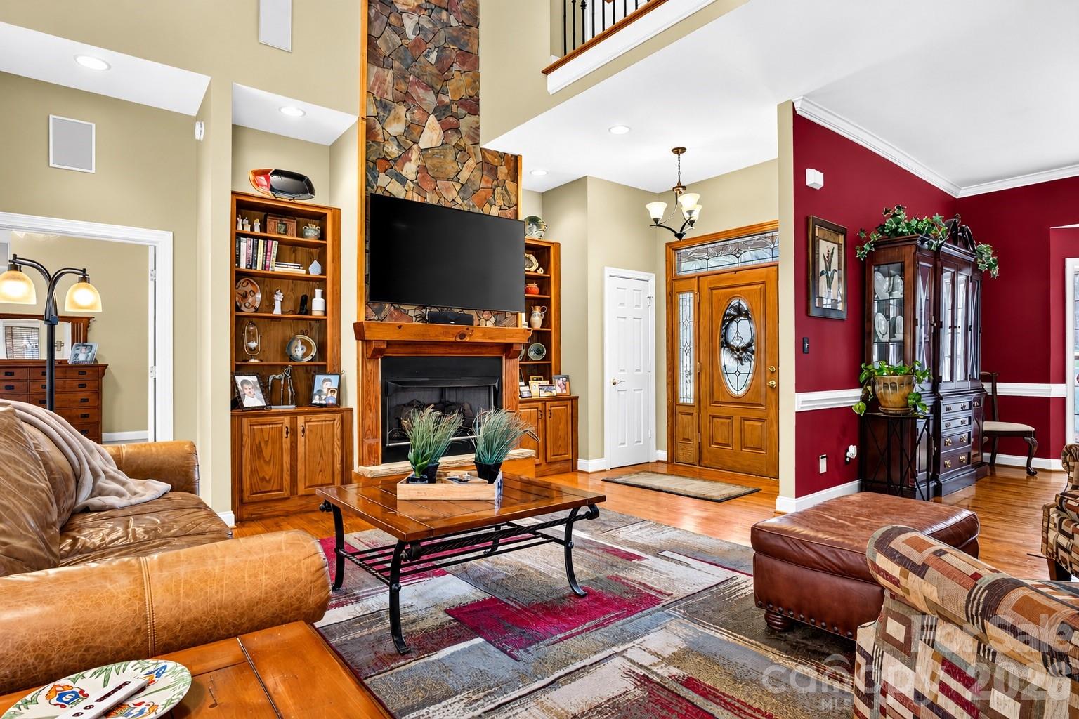 2027 Meadow Run Drive Property Photo 8