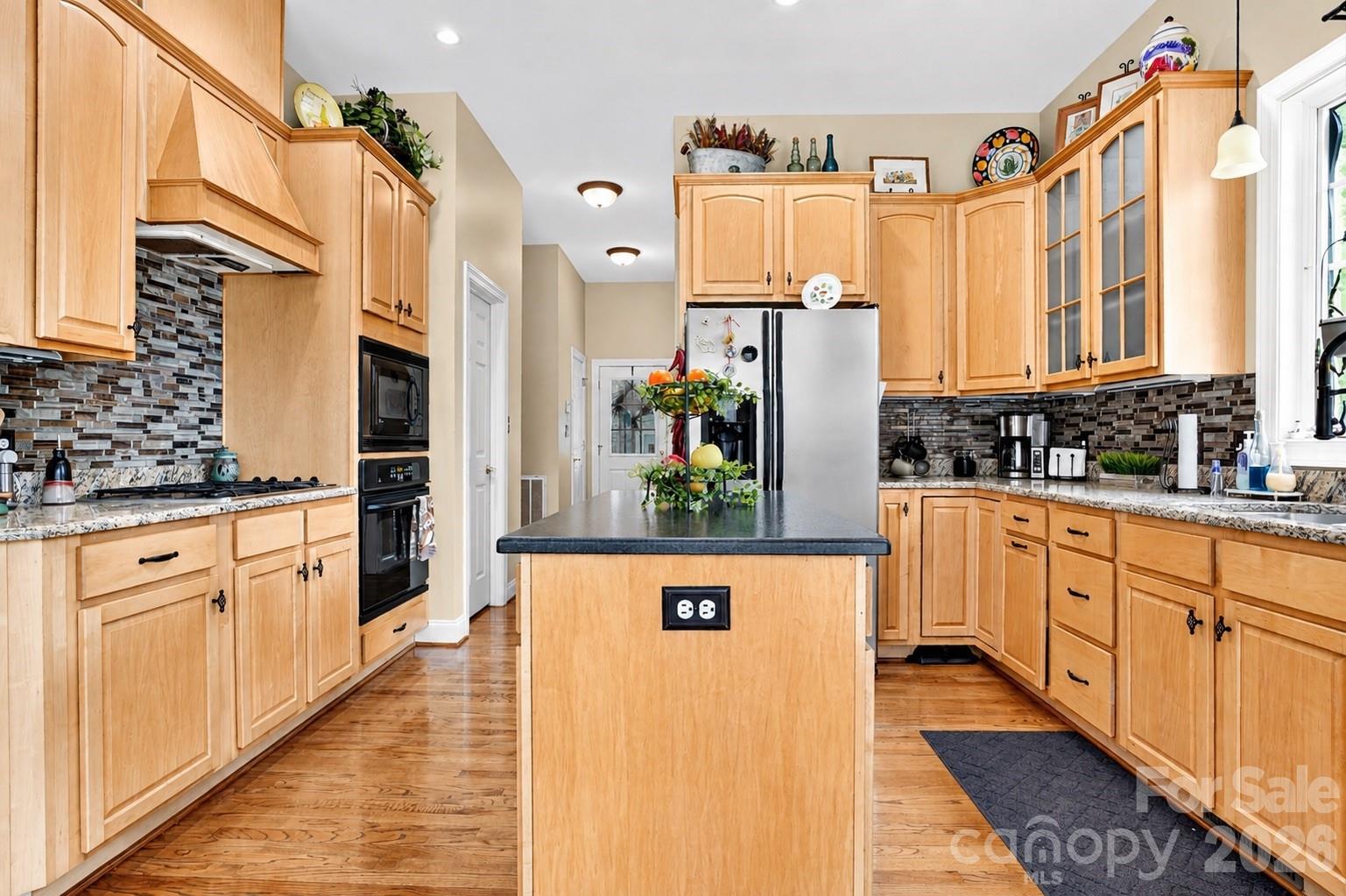 2027 Meadow Run Drive Property Photo 12