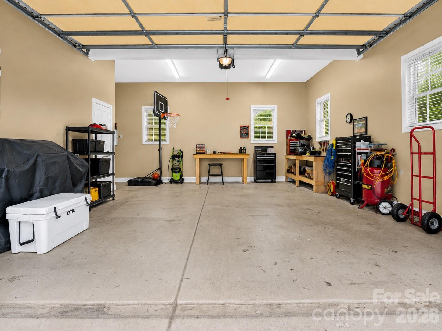 2027 Meadow Run Drive Property Photo 34