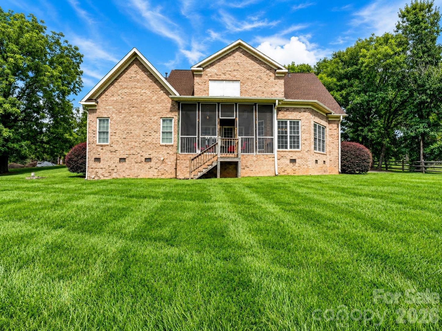 2027 Meadow Run Drive Property Photo 36