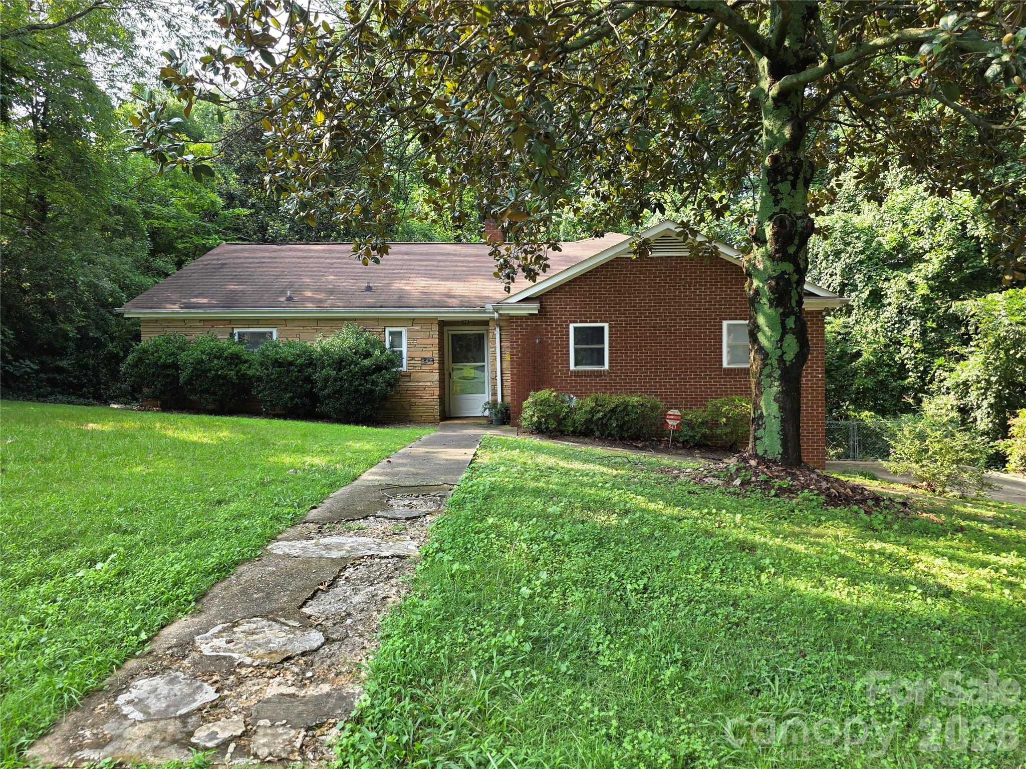 843 Stockton Street Property Photo 1