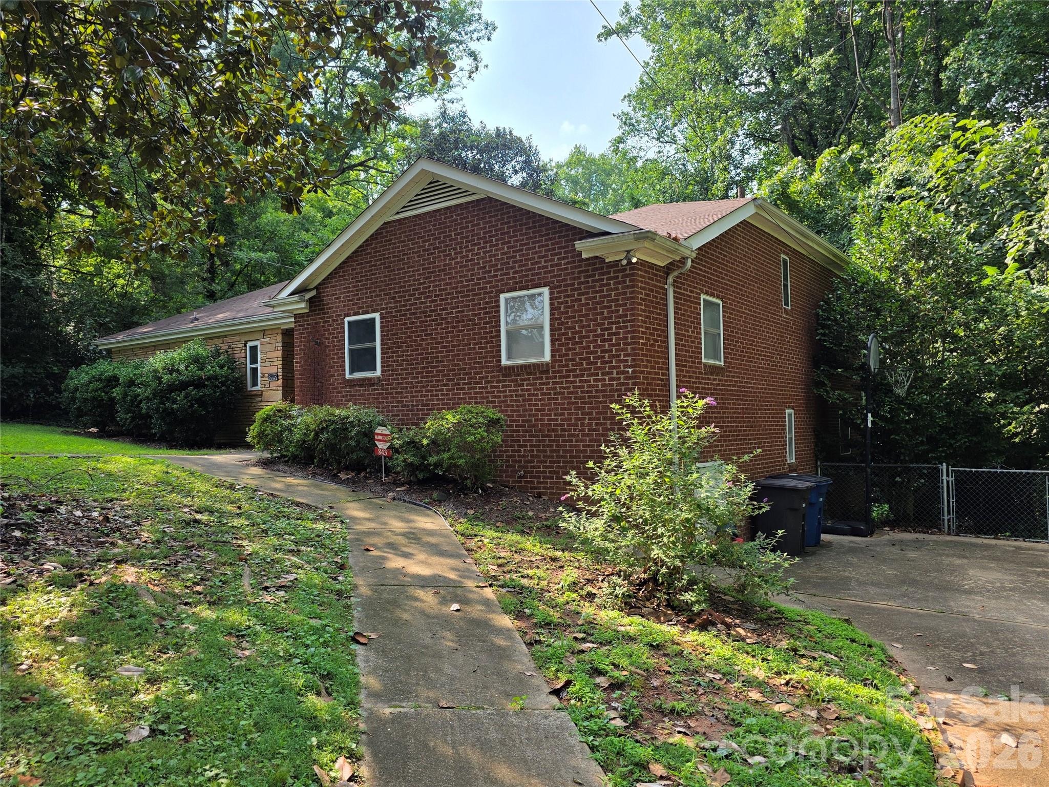 843 Stockton Street Property Photo 2