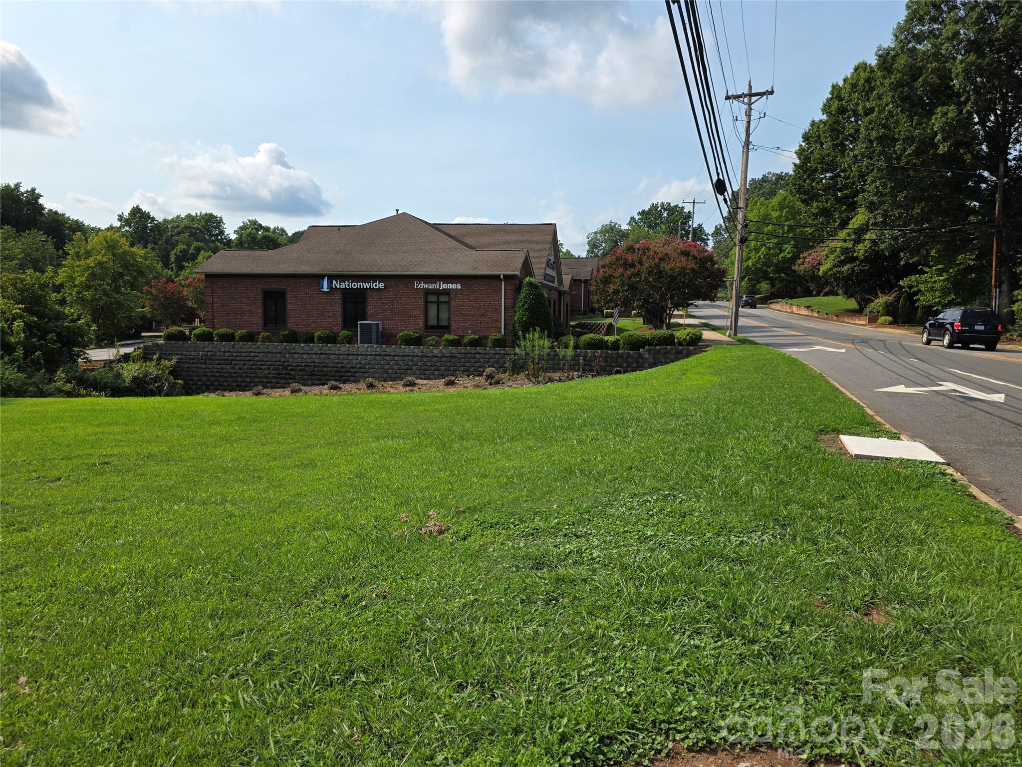 843 Stockton Street Property Photo 5