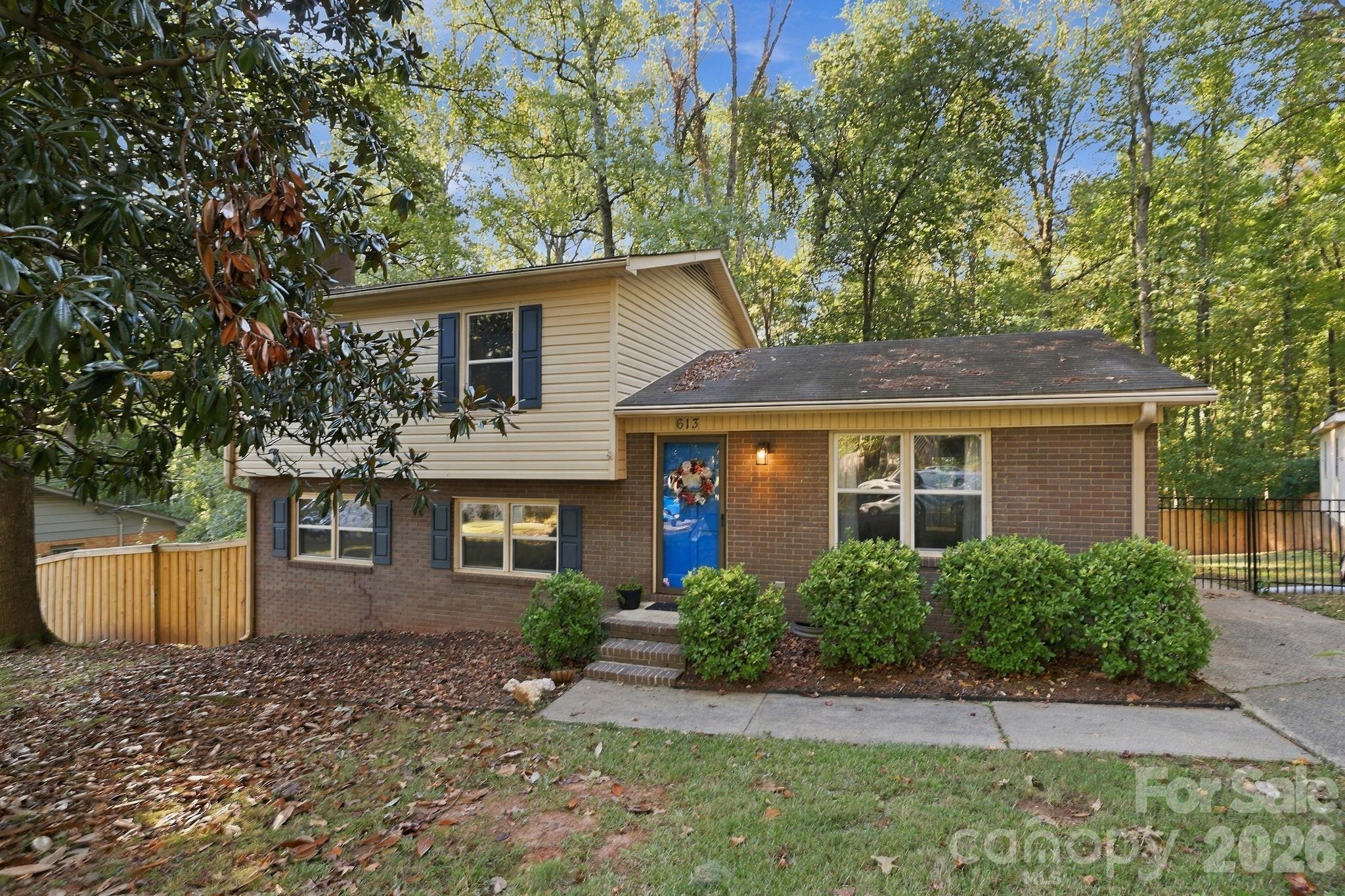613 Lynn Street Property Photo 1