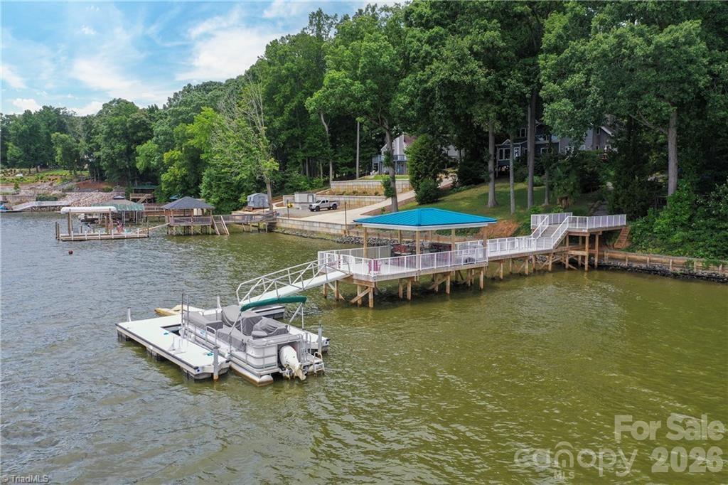 144 Riverside Court Property Photo 3