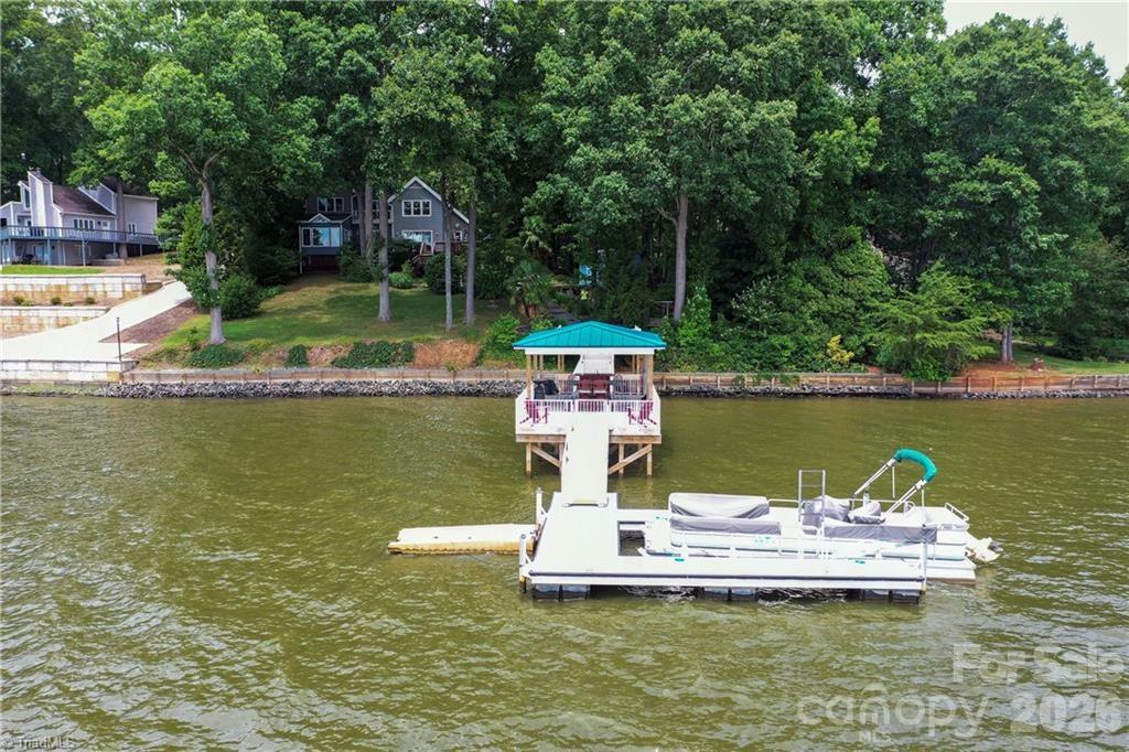 144 Riverside Court Property Photo 4