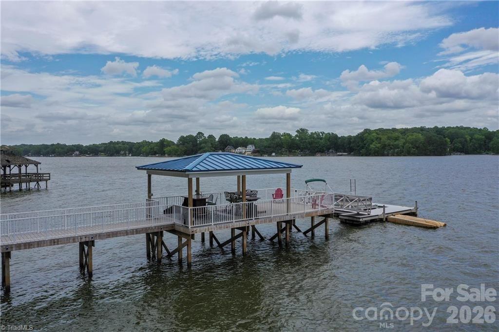 144 Riverside Court Property Photo 8