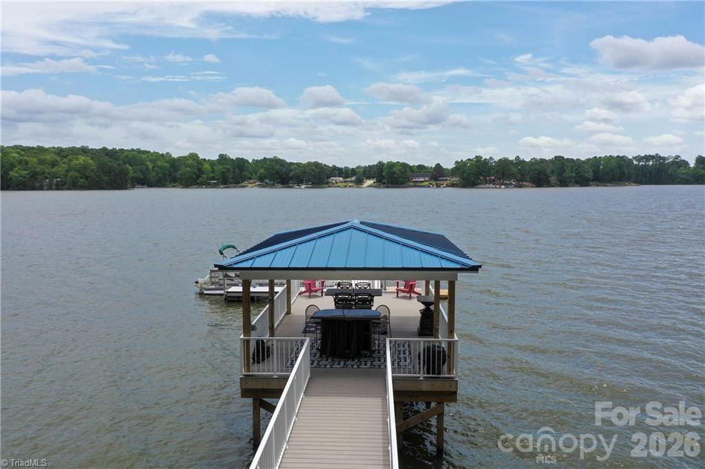 144 Riverside Court Property Photo 9