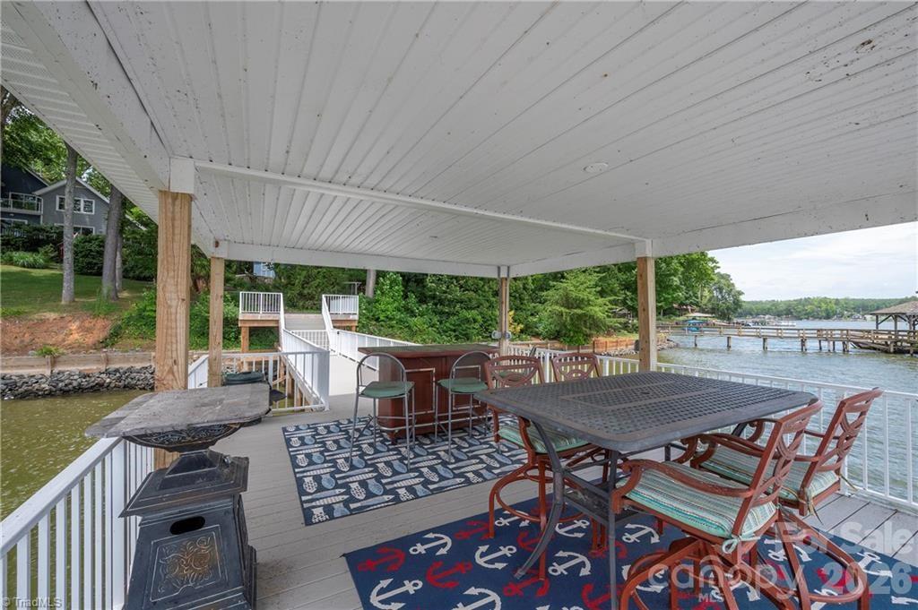 144 Riverside Court Property Photo 10