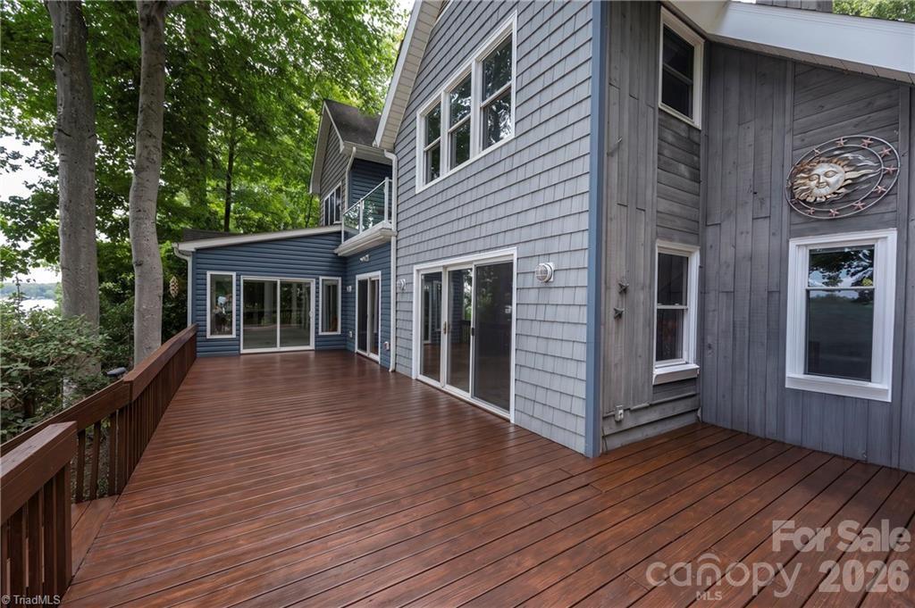 144 Riverside Court Property Photo 15