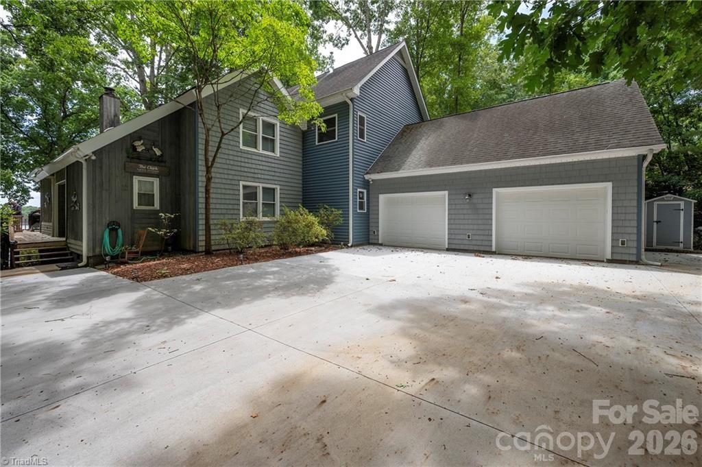 144 Riverside Court Property Photo 18