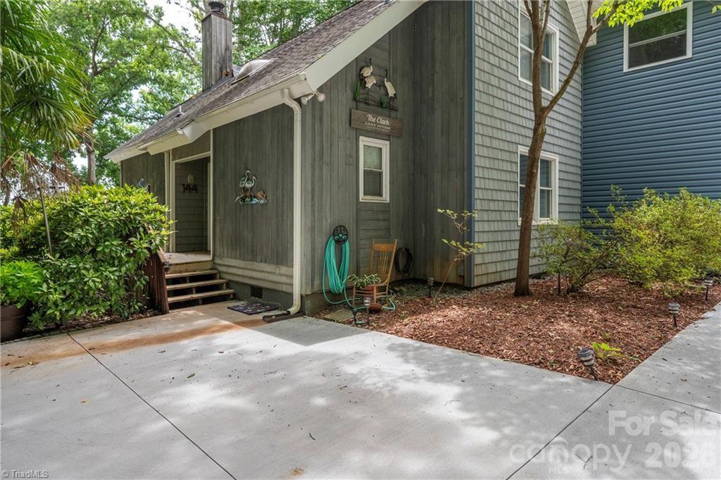 144 Riverside Court Property Photo 20