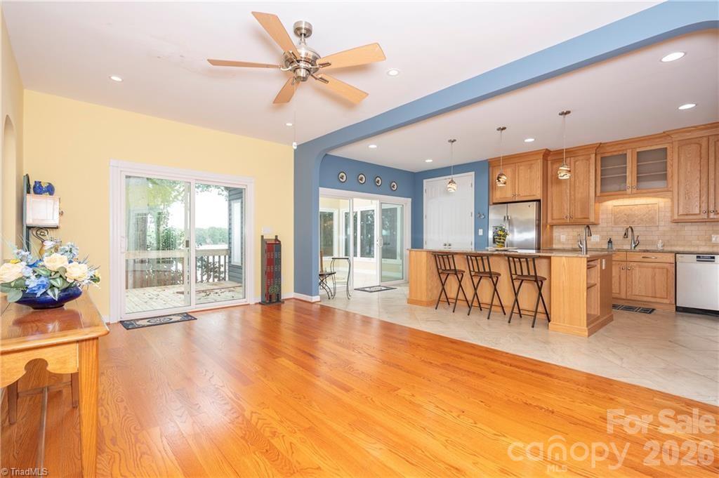 144 Riverside Court Property Photo 26